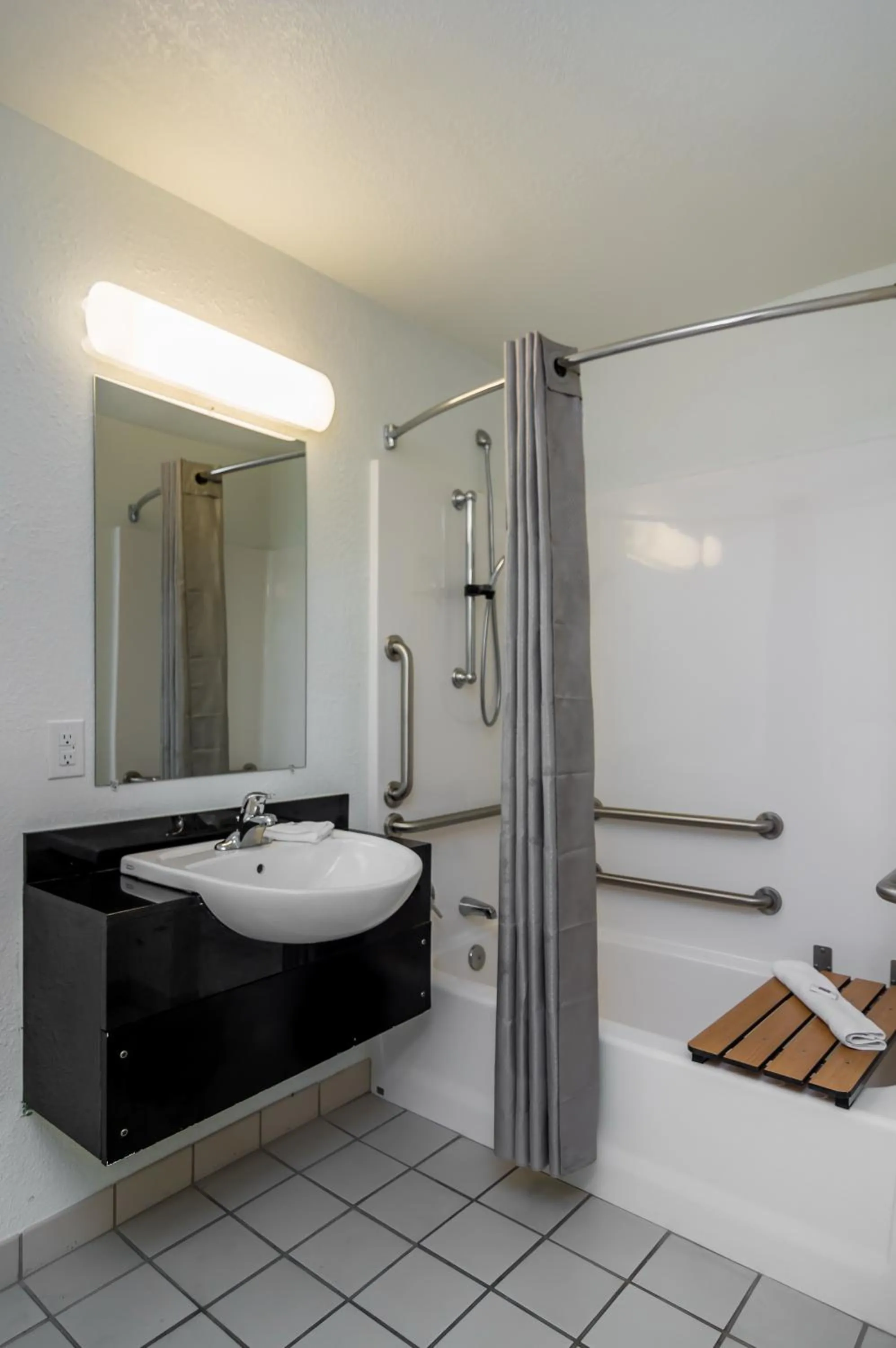 Bathroom in Motel 6-Bellmead, TX - Waco