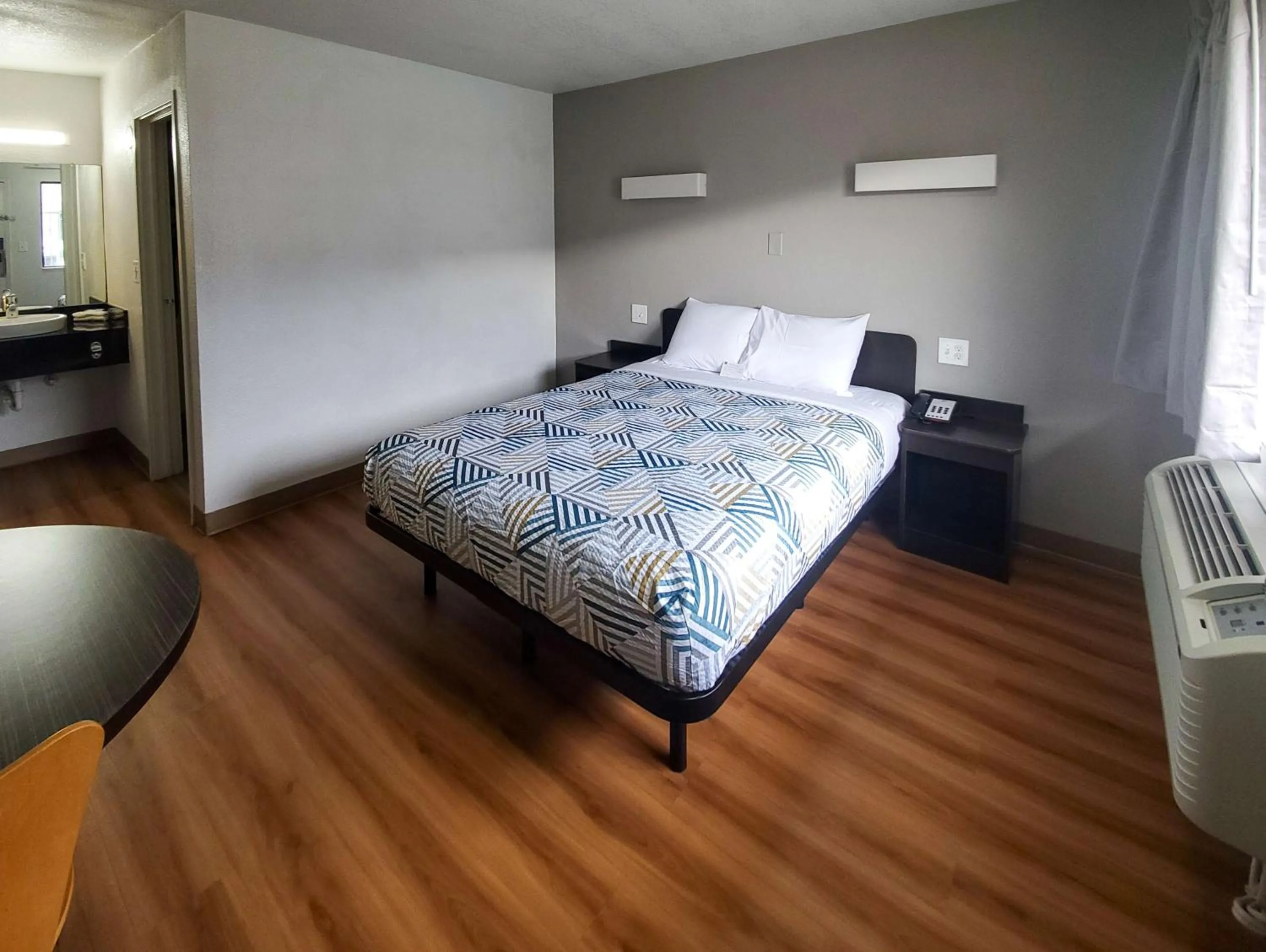 Bedroom, Bed in Motel 6-Bellmead, TX - Waco