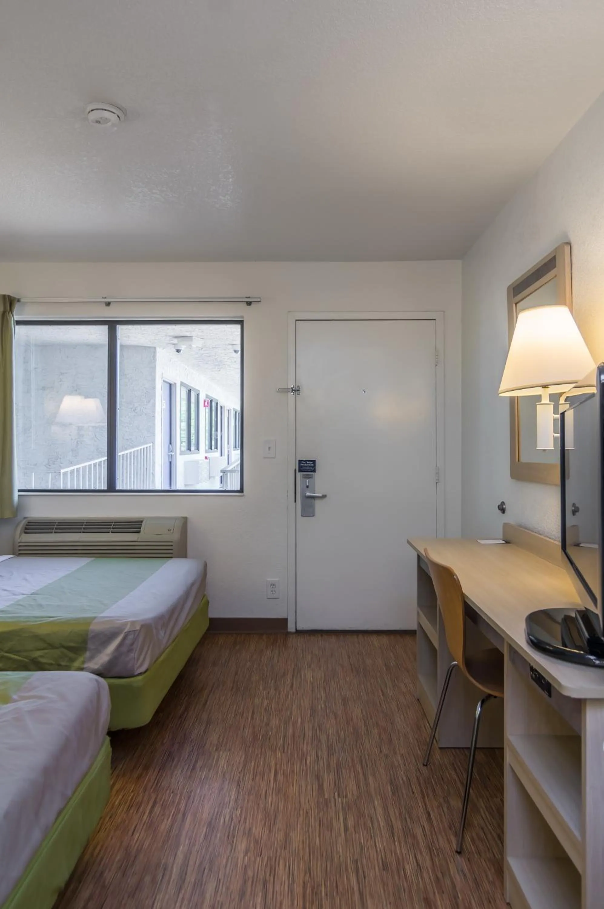 Bedroom, Bed in Motel 6-Bellmead, TX - Waco