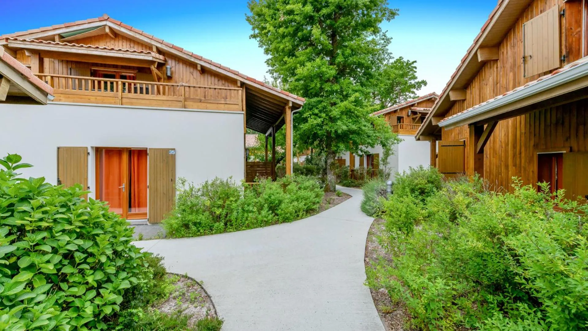 Facade/entrance in Vacancéole - Les Rives du Lac