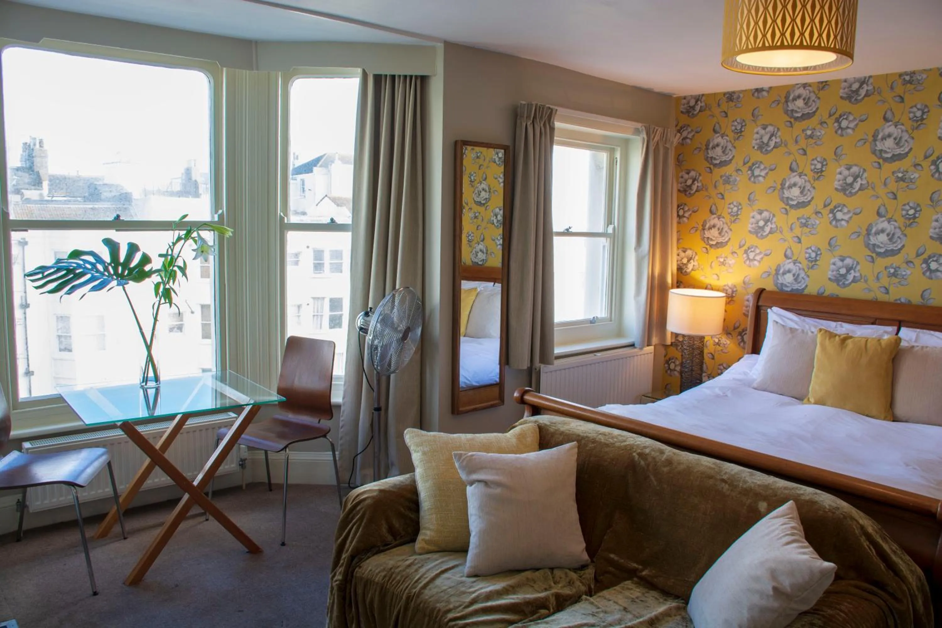 Bed in Amherst Brighton