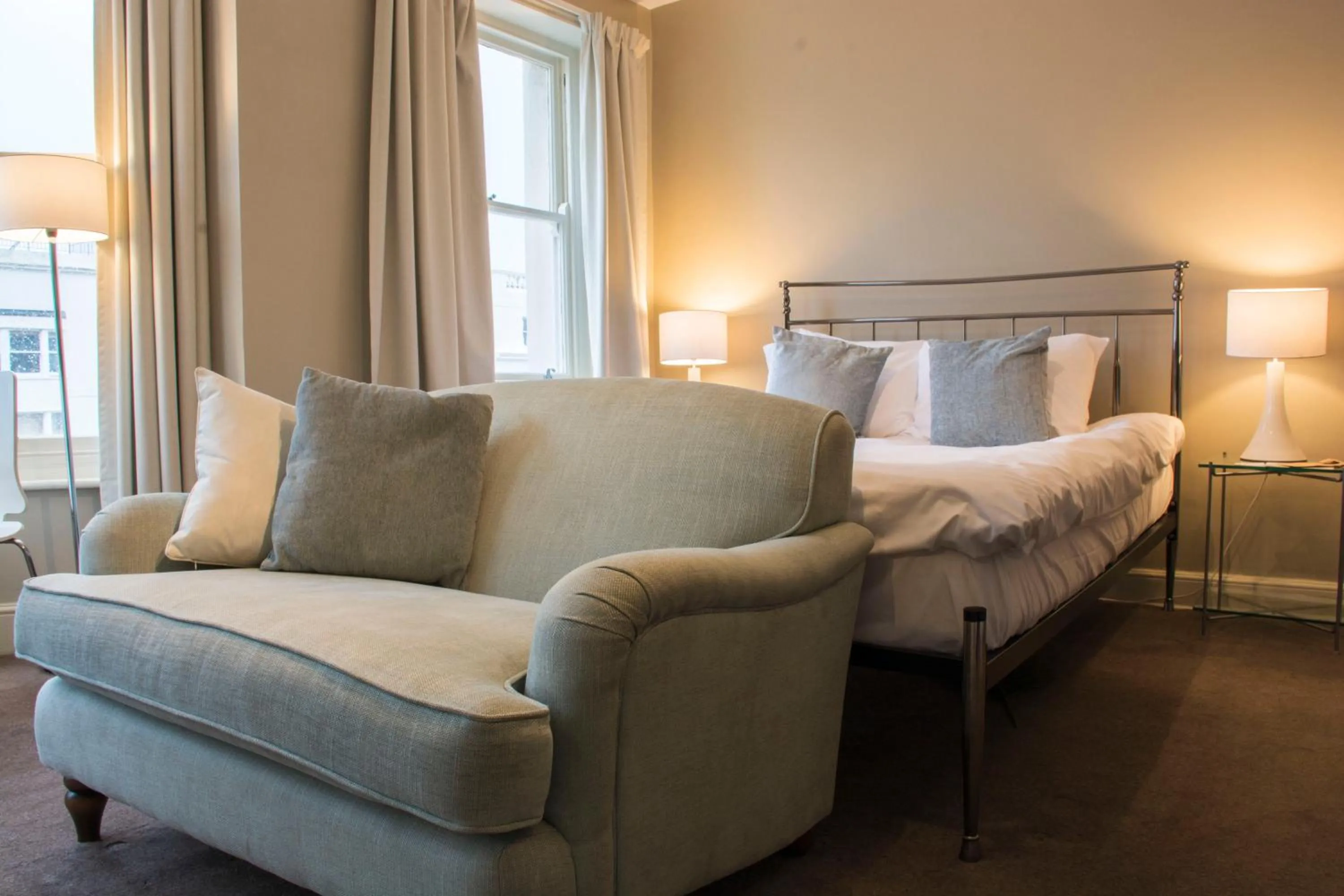 Seating area, Bed in Amherst Brighton