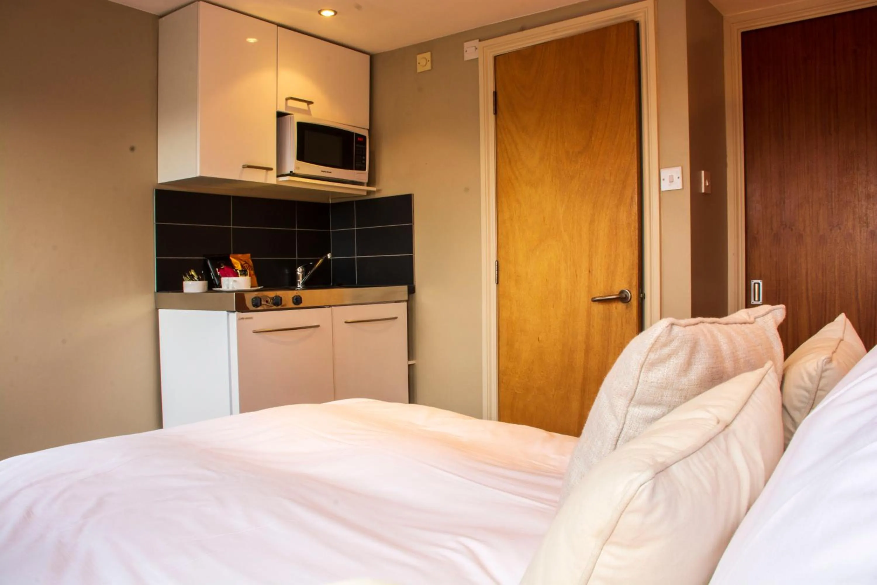 Coffee/tea facilities, Bed in Amherst Brighton