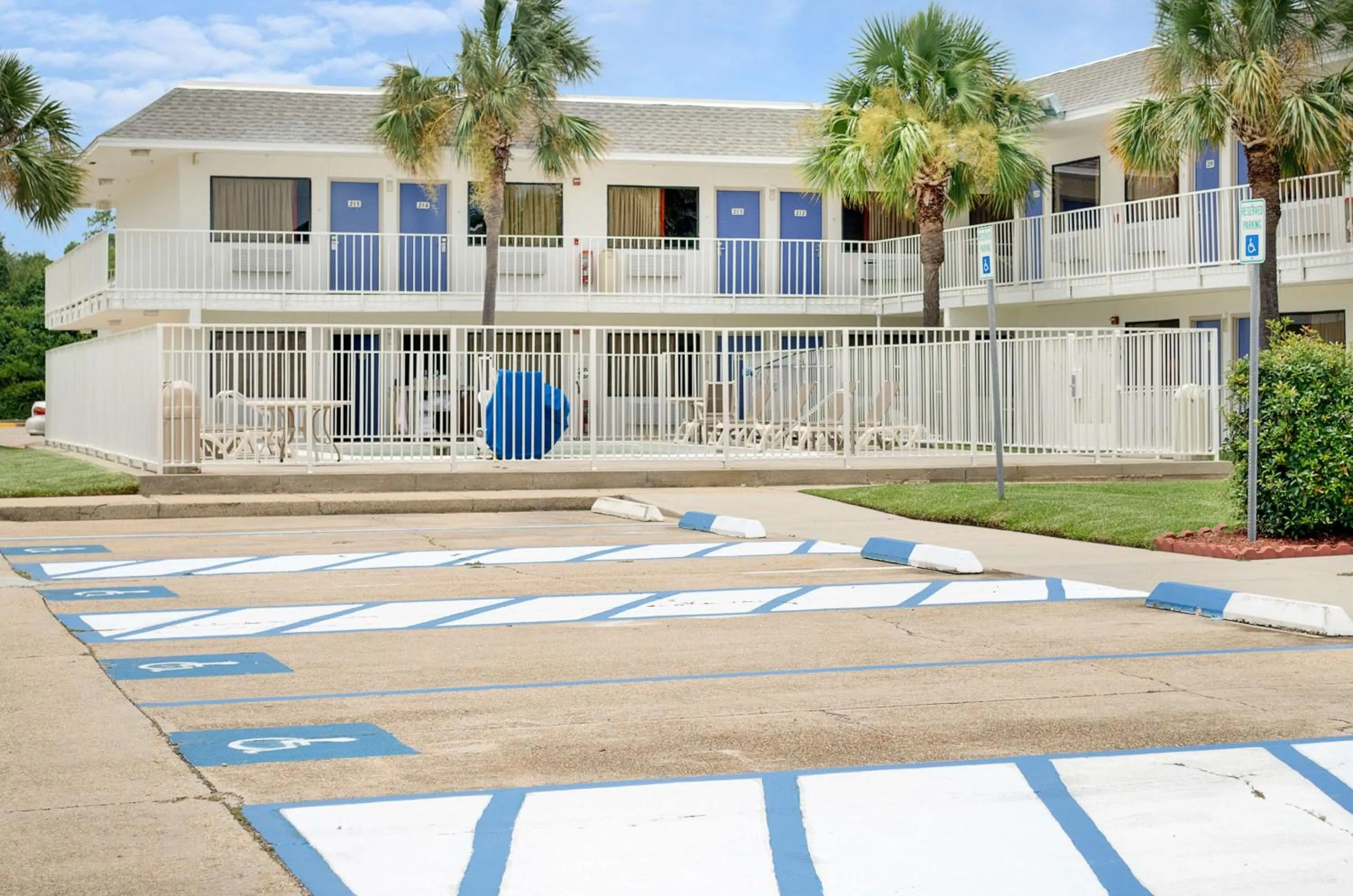Property building in Motel 6 Gulfport, MS Airport