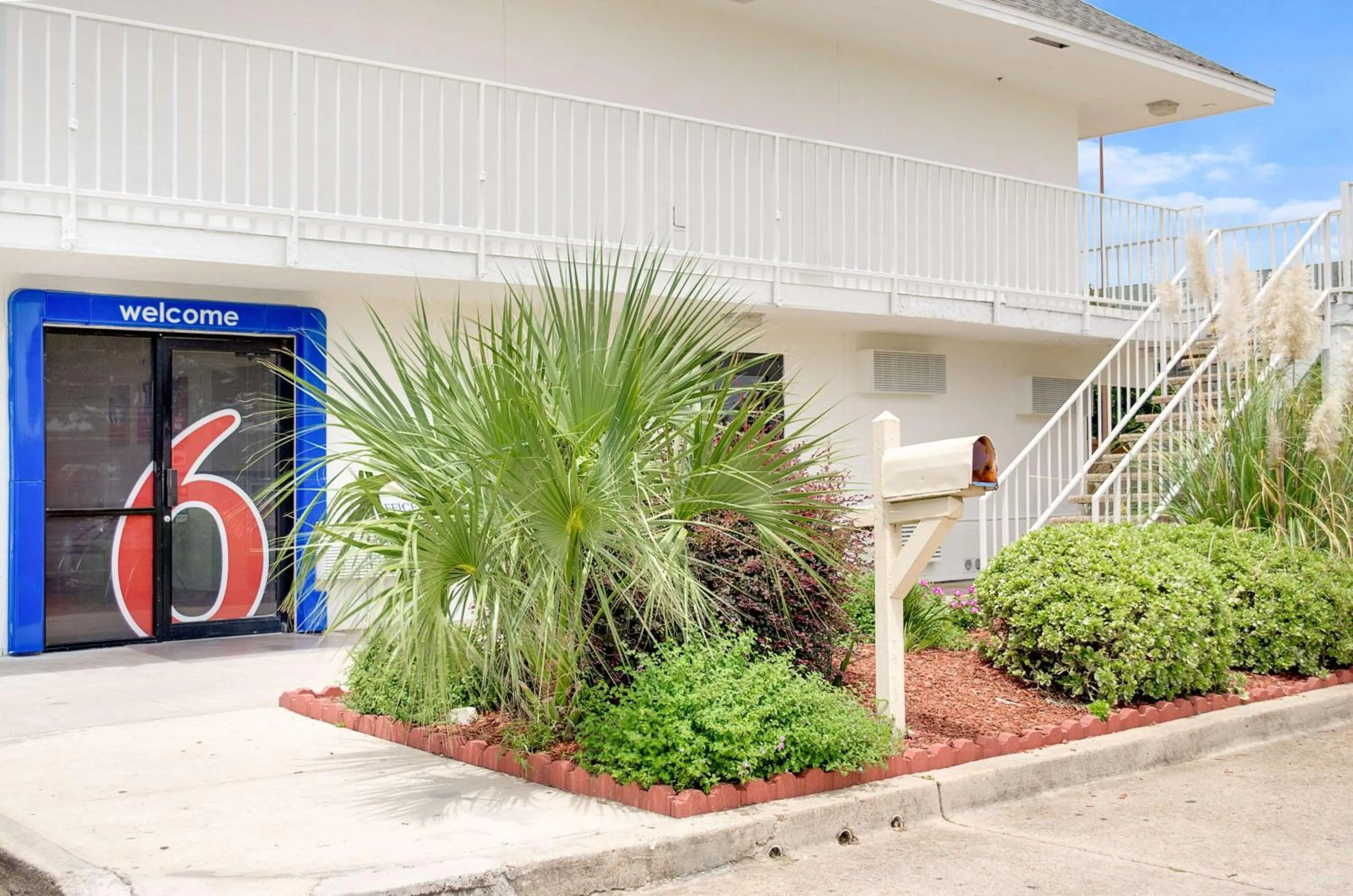 Property building in Motel 6 Gulfport, MS Airport