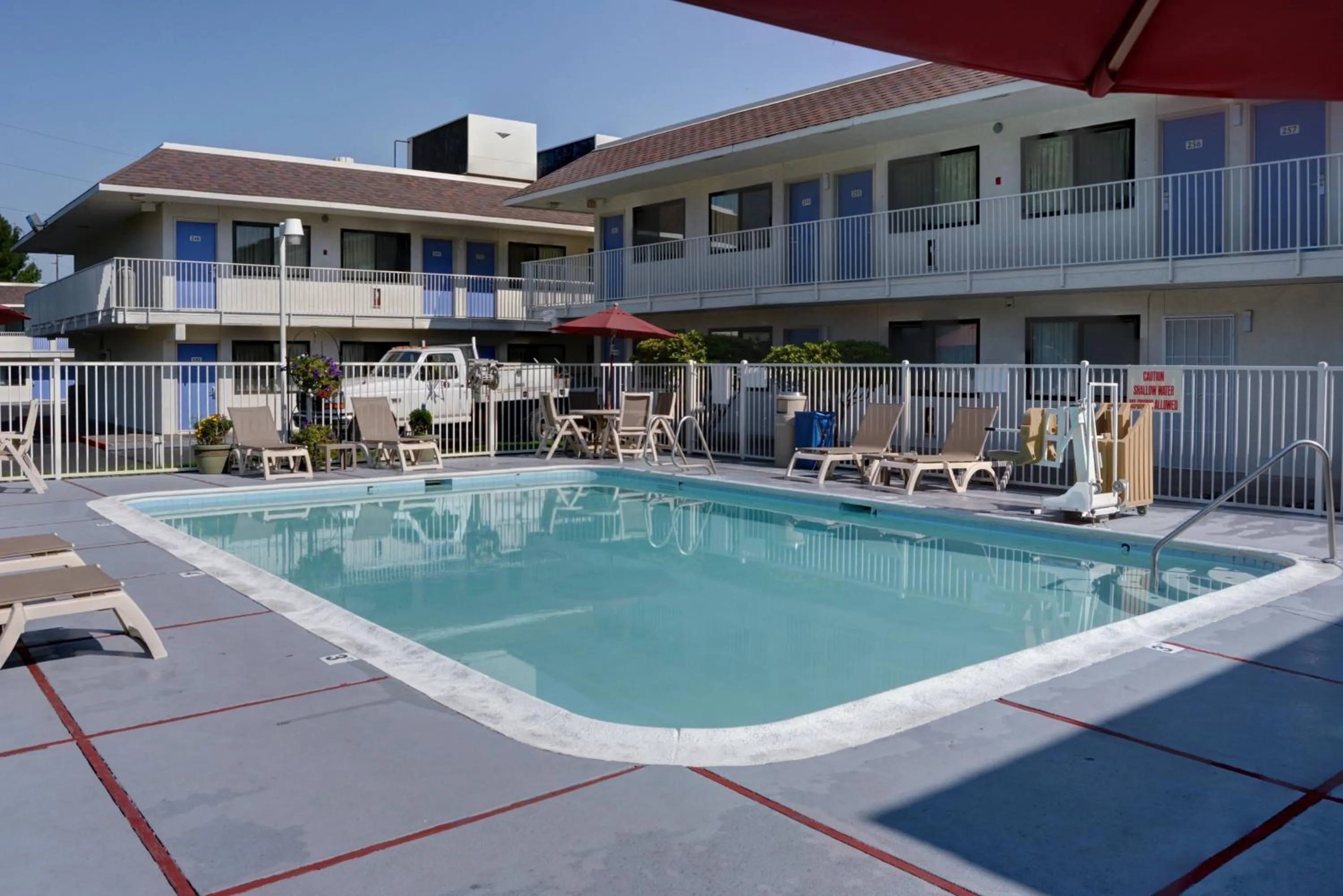 Swimming pool in Motel 6-Springfield, OR - Eugene North
