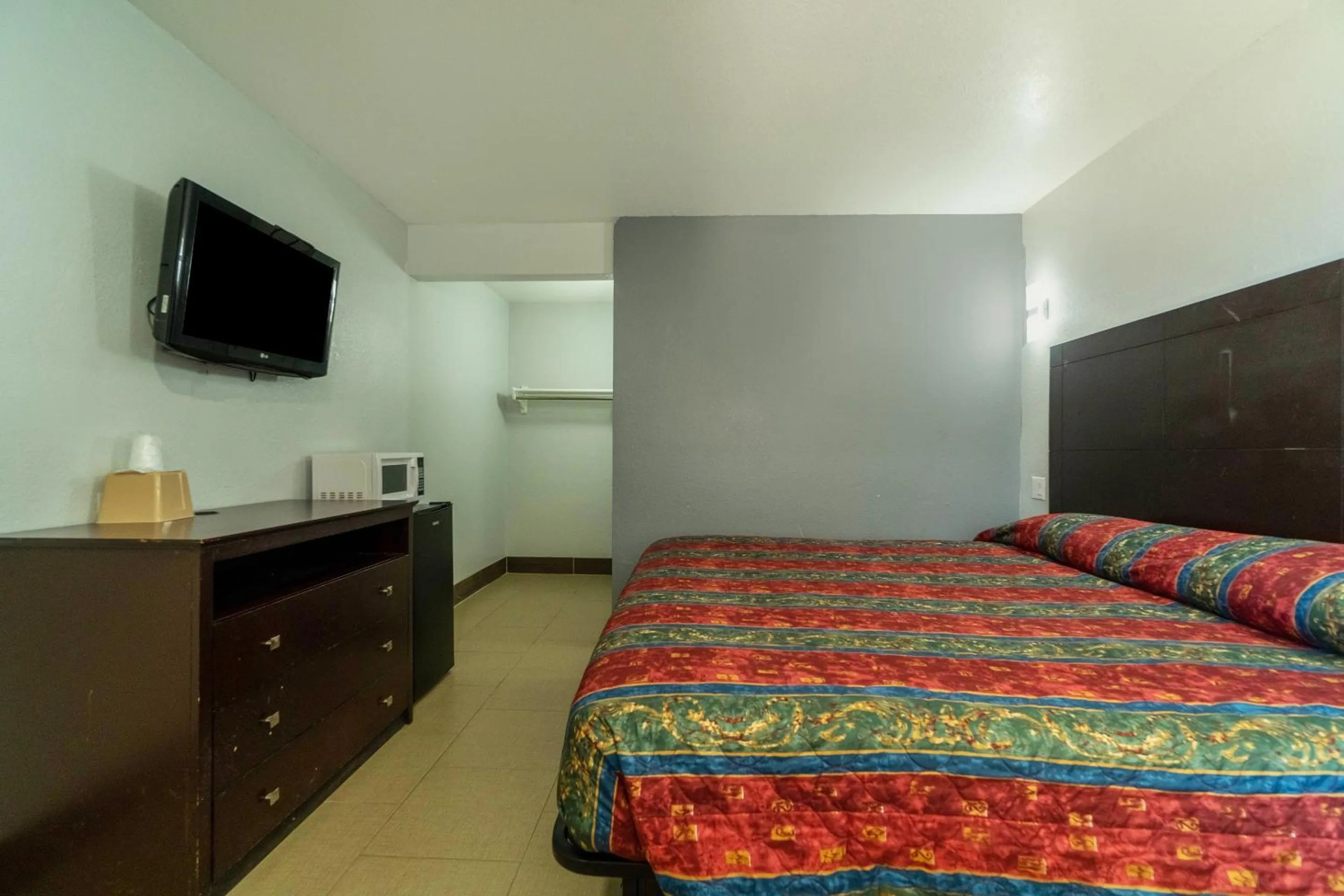 Bedroom, Bed in Xpress Inn & Extended Stays