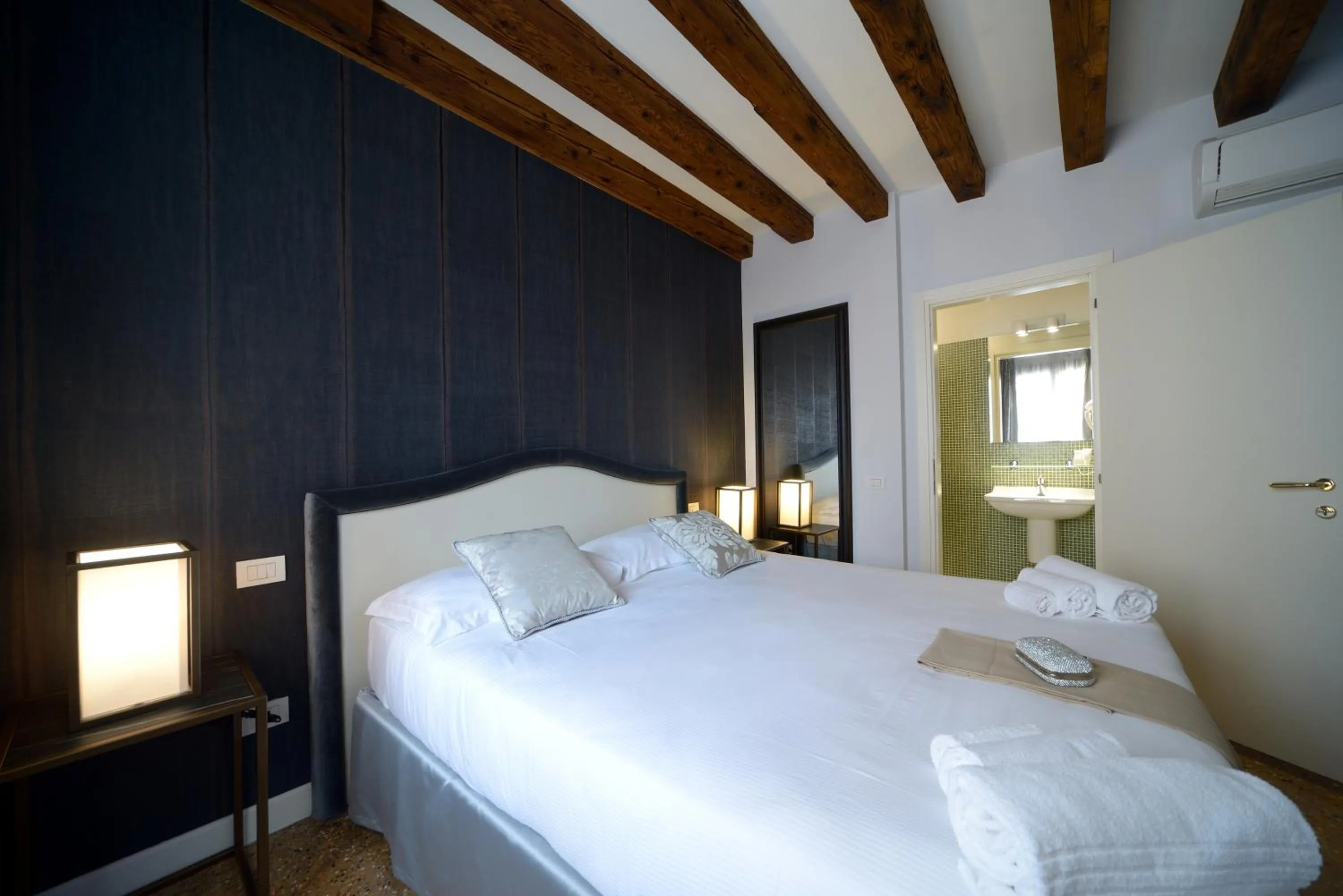 Bedroom, Bed in Residence La Fenice