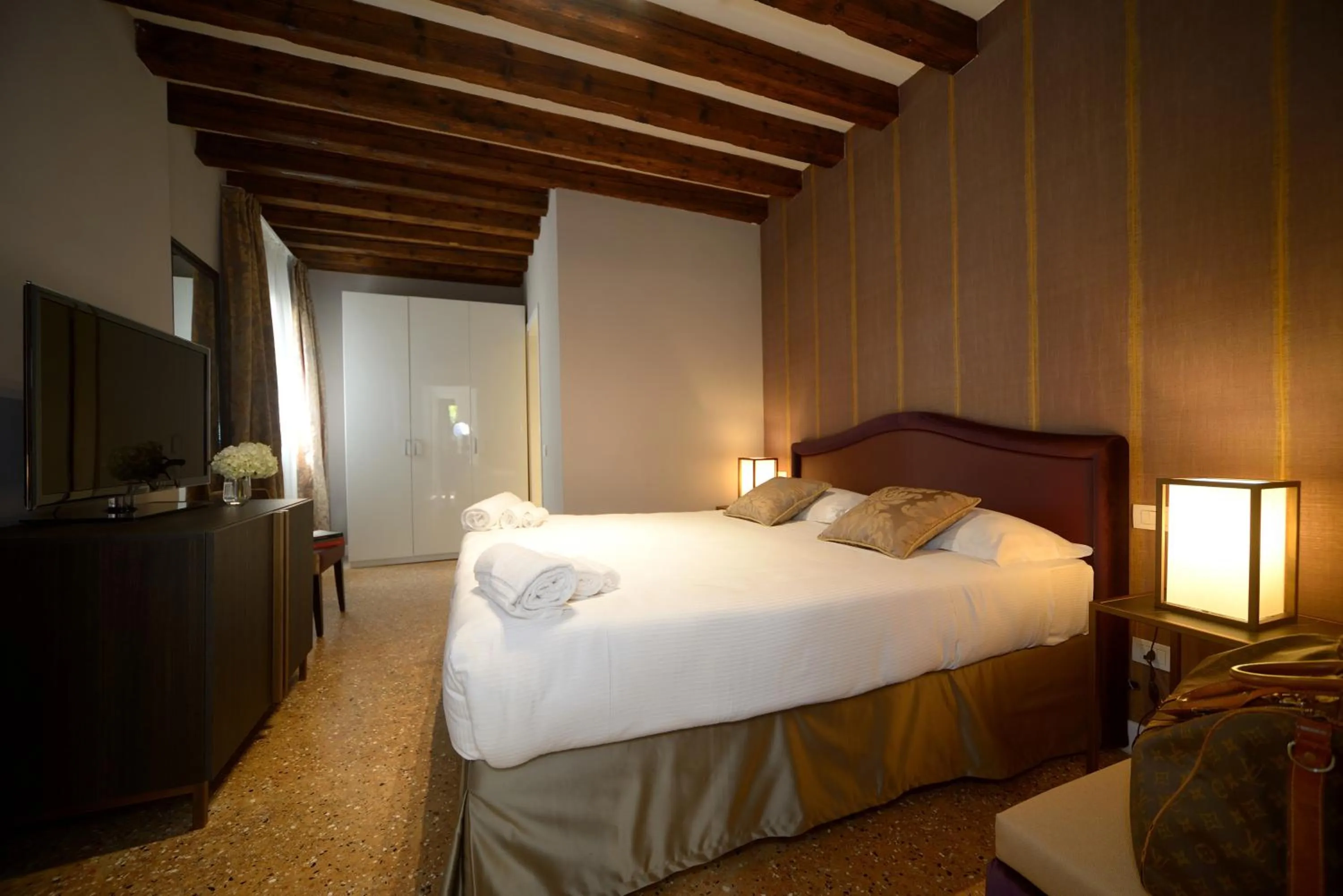 Bedroom, Bed in Residence La Fenice