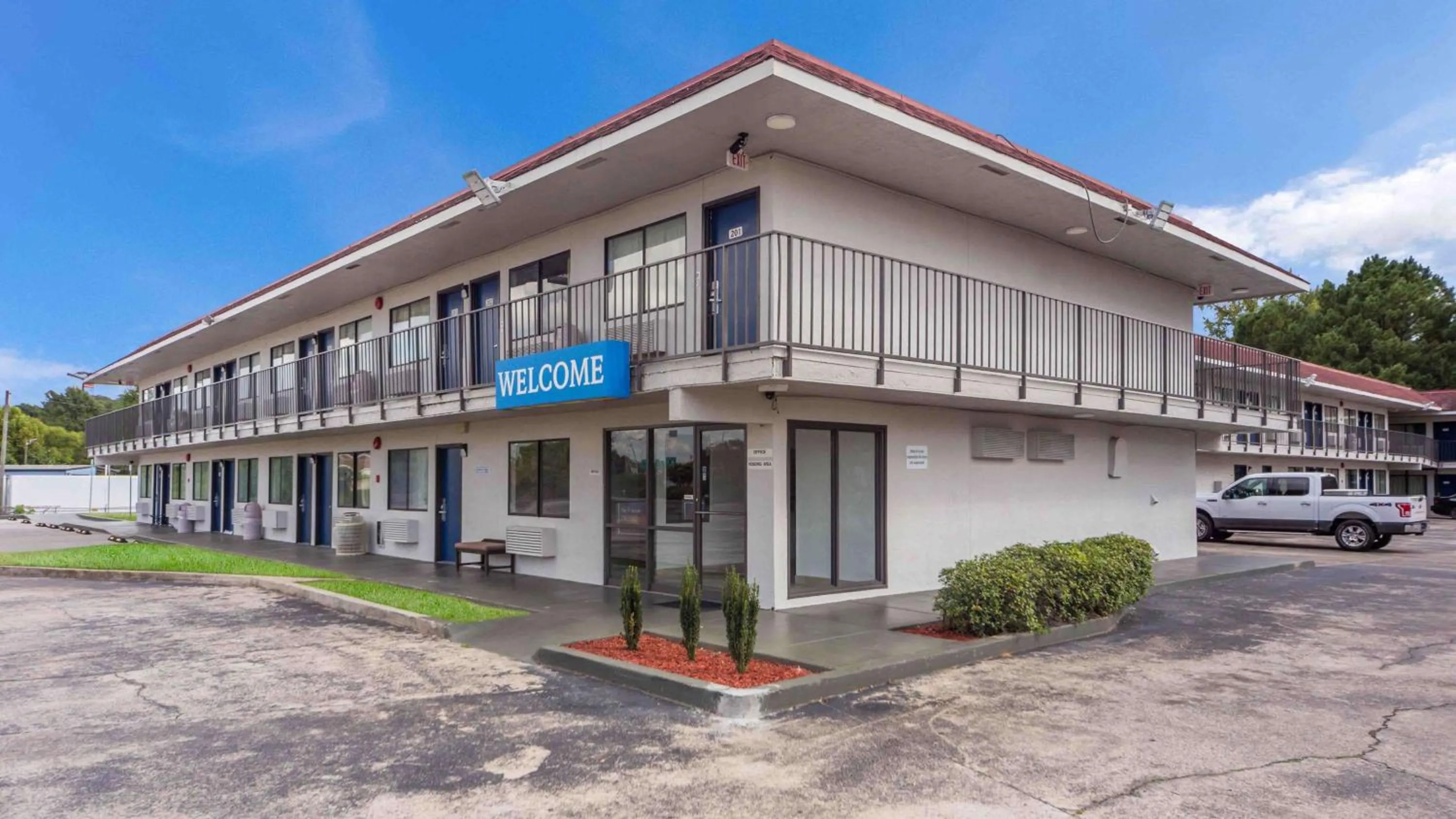Property building in Motel 6-Meridian, MS