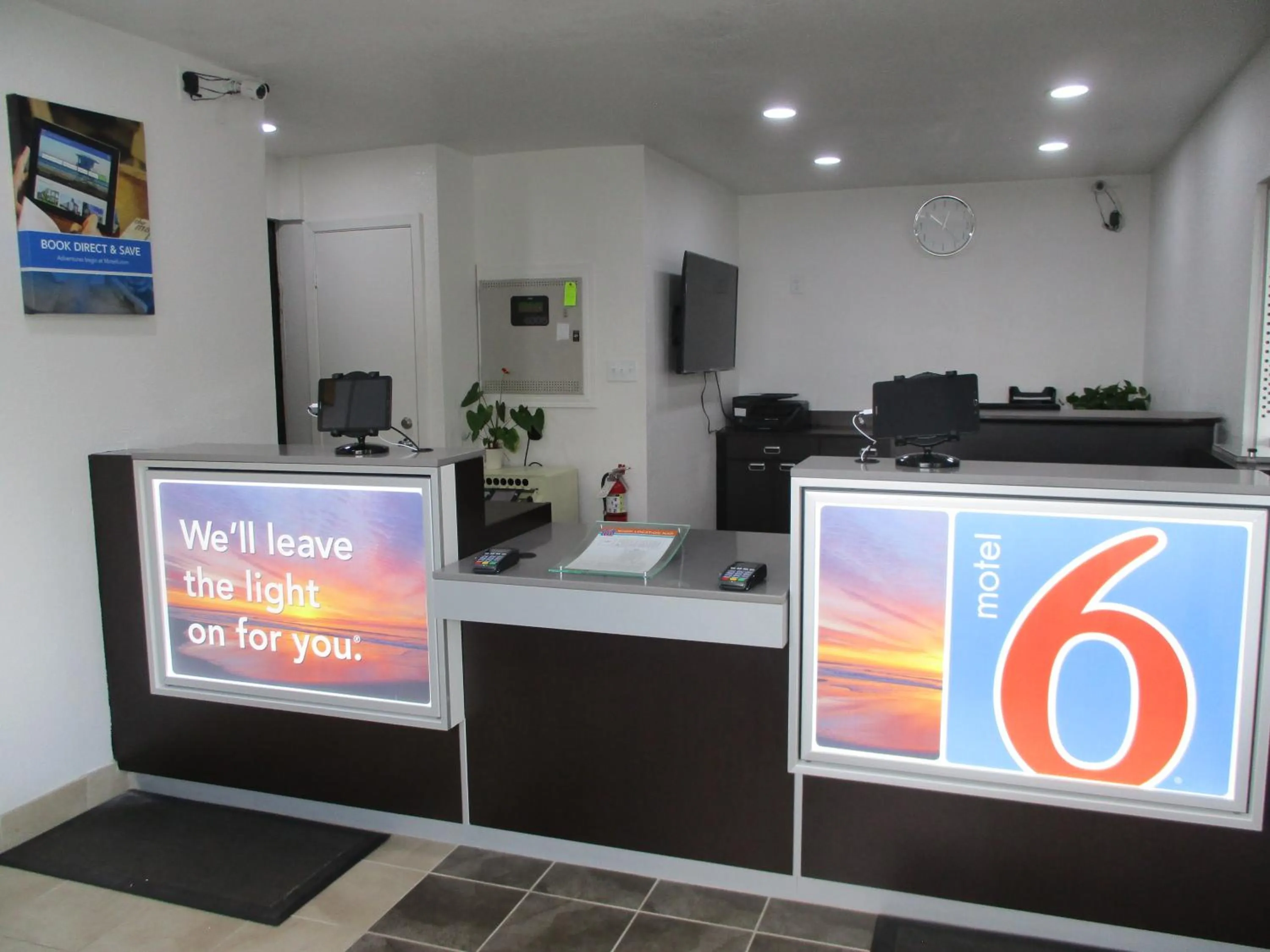 Property building in Motel 6-Meridian, MS