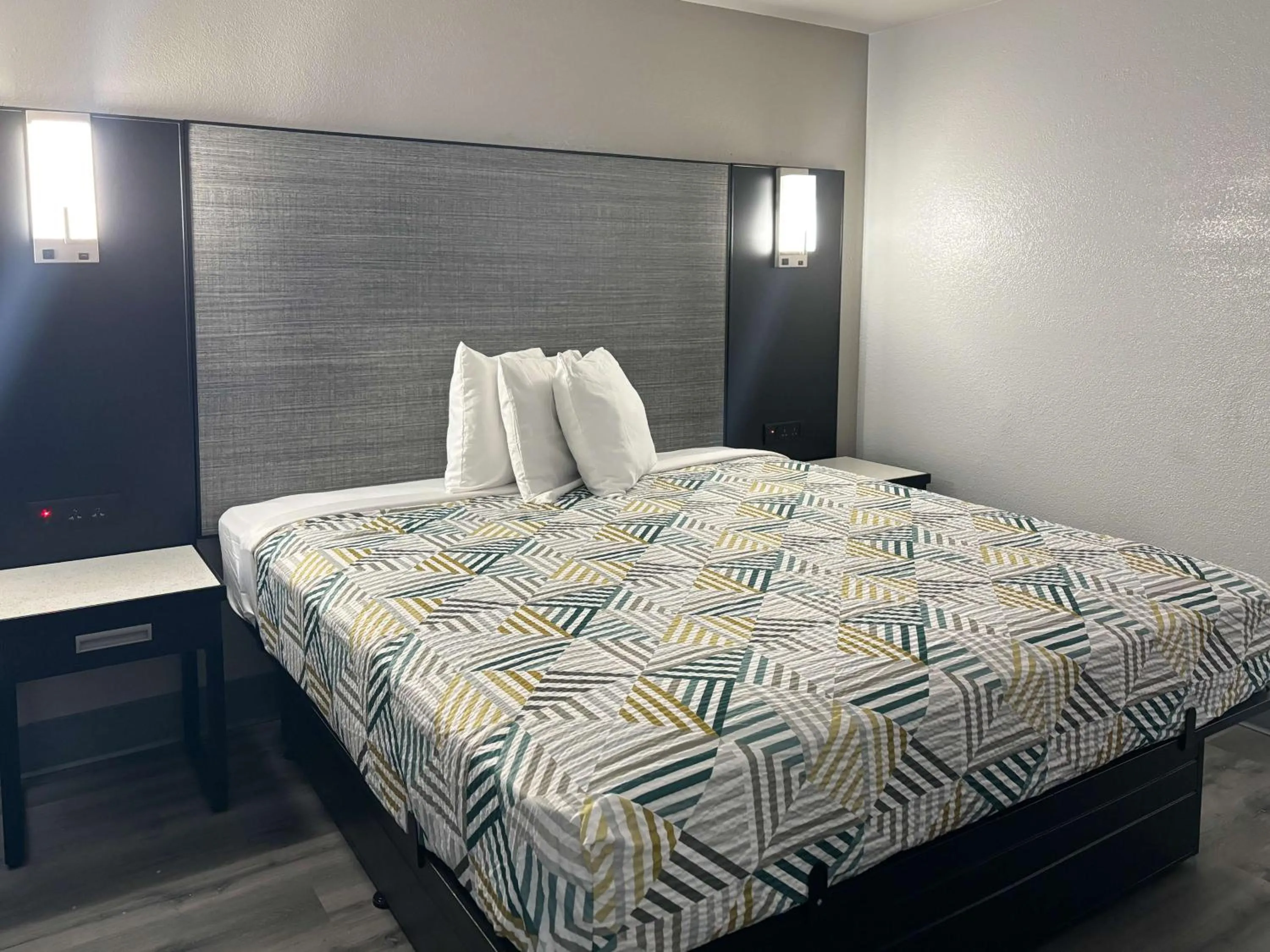 Bedroom, Bed in Motel 6-Meridian, MS