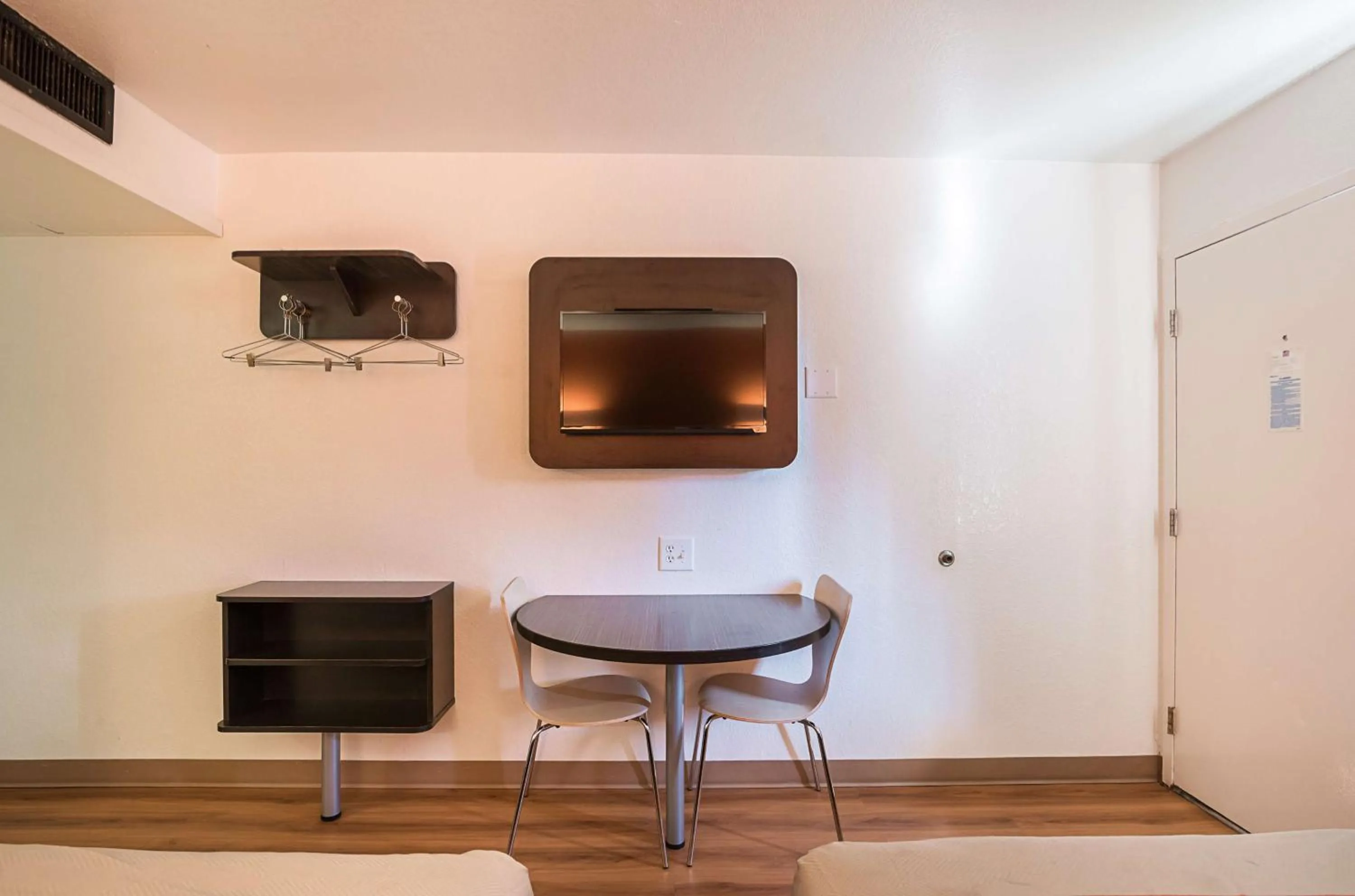 TV and multimedia in Motel 6-Bessemer, AL - Birmingham