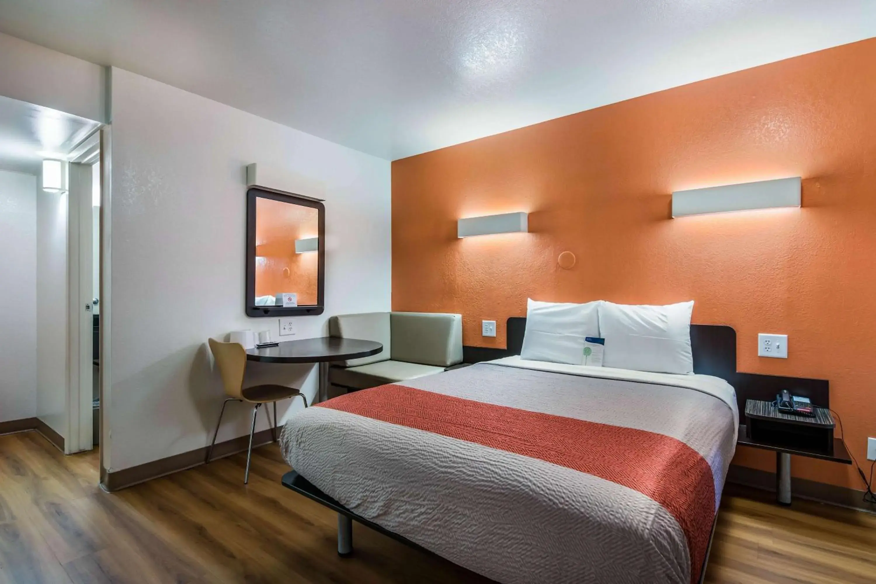 Queen Room - Smoking in Motel 6-Bessemer, AL - Birmingham Queen Room - Smoking in Motel 6-Bessemer, AL - Birmingham