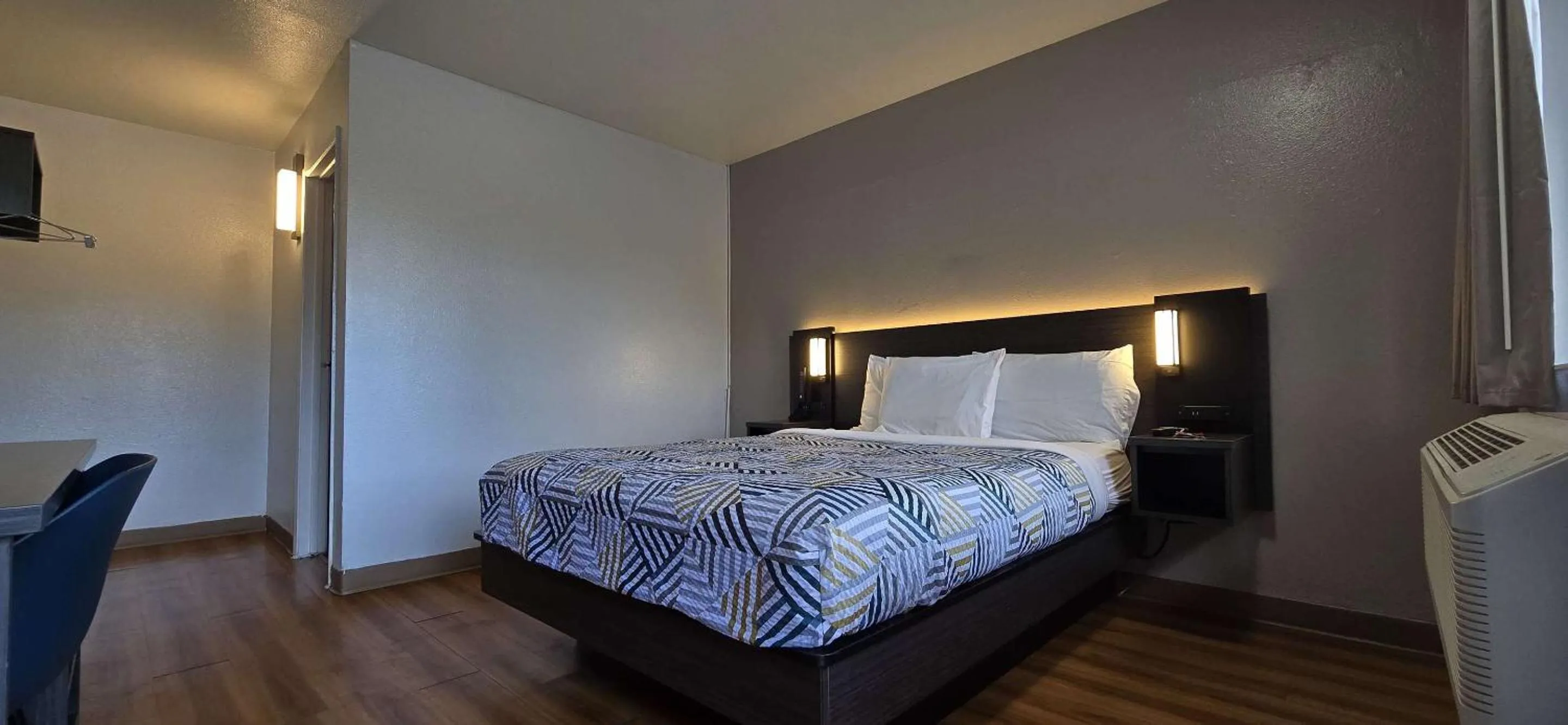 Bedroom, Bed in Motel 6-Slidell, LA - New Orleans