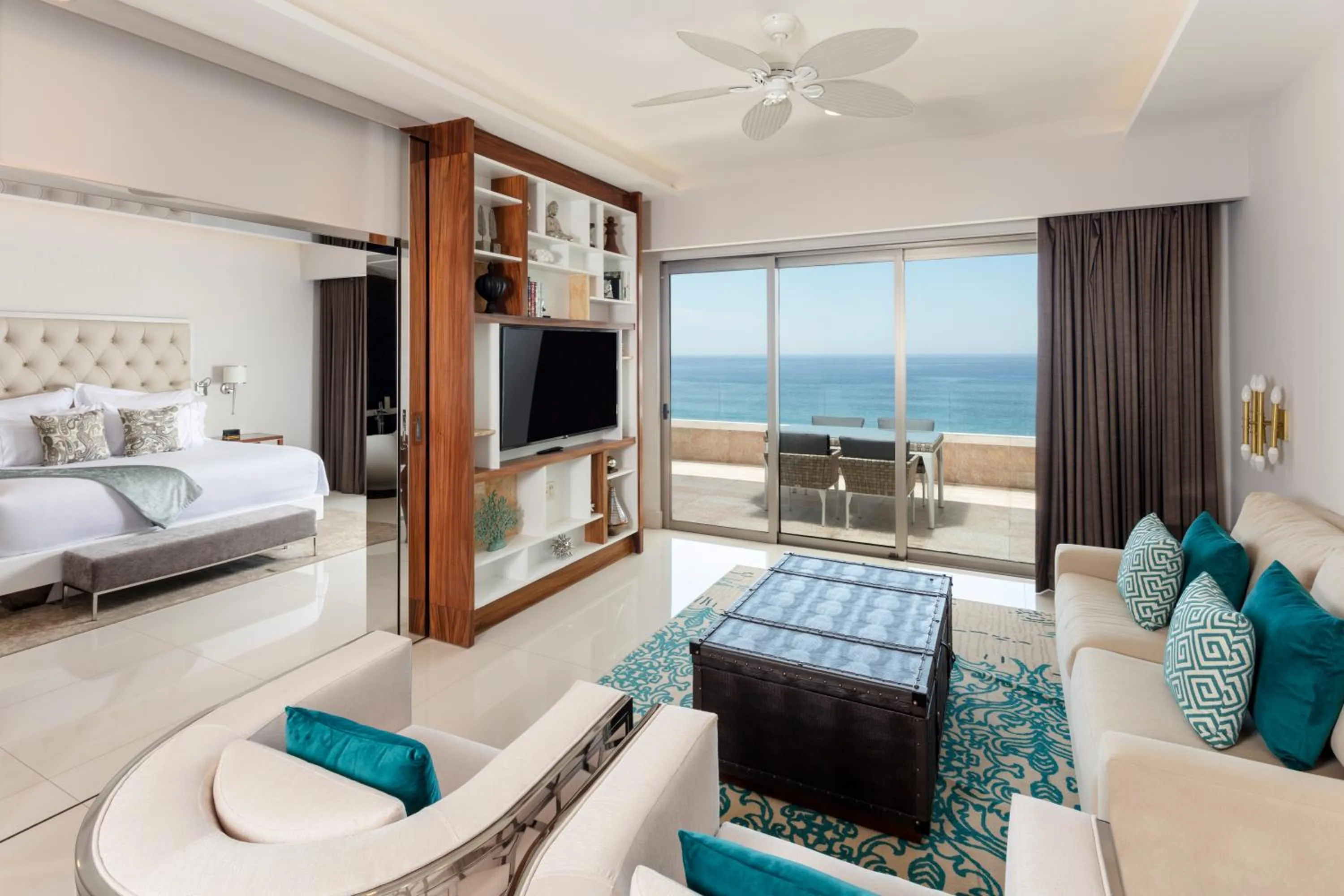 Living room, Bed in Garza Blanca Resort & Spa Los Cabos