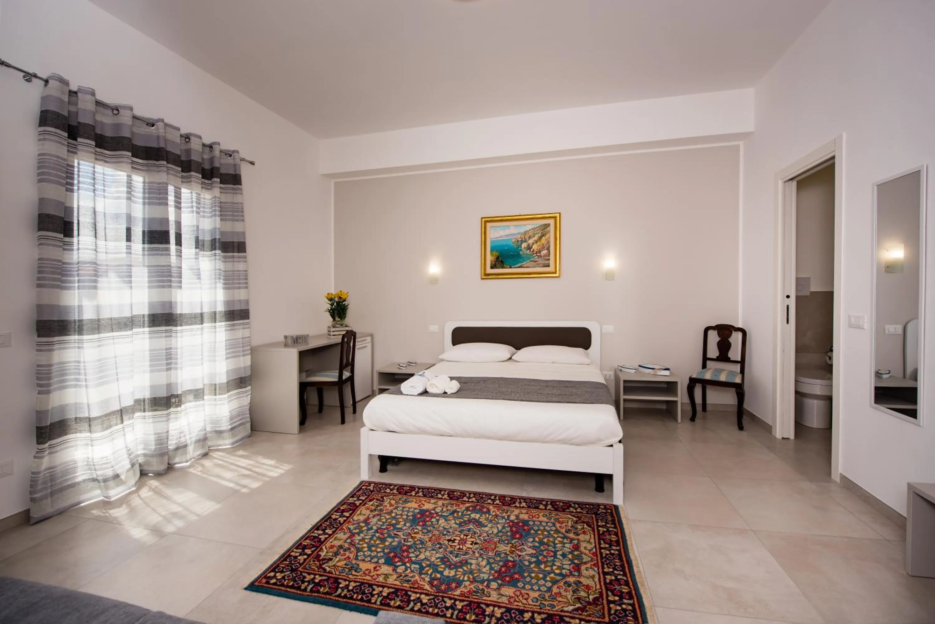 Shower, Bed in Le Camere di Mariú