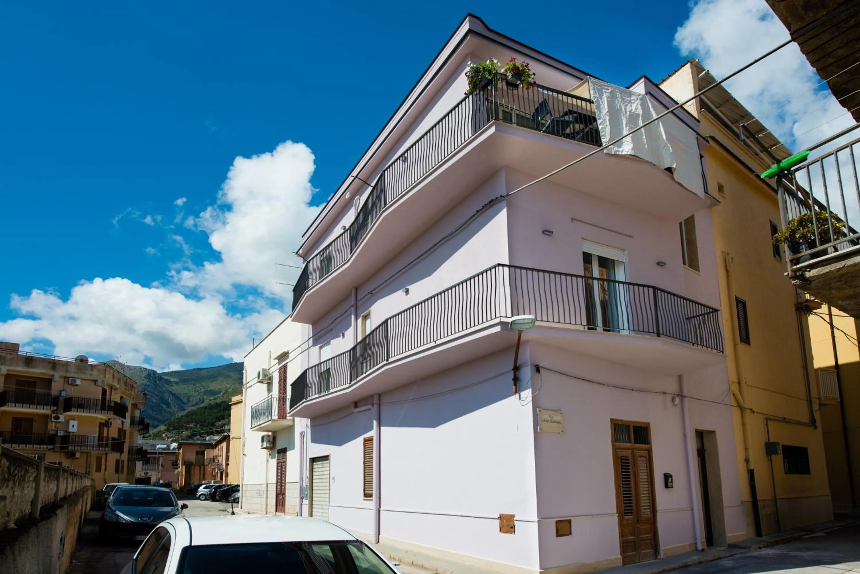Facade/entrance in Le Camere di Mariú