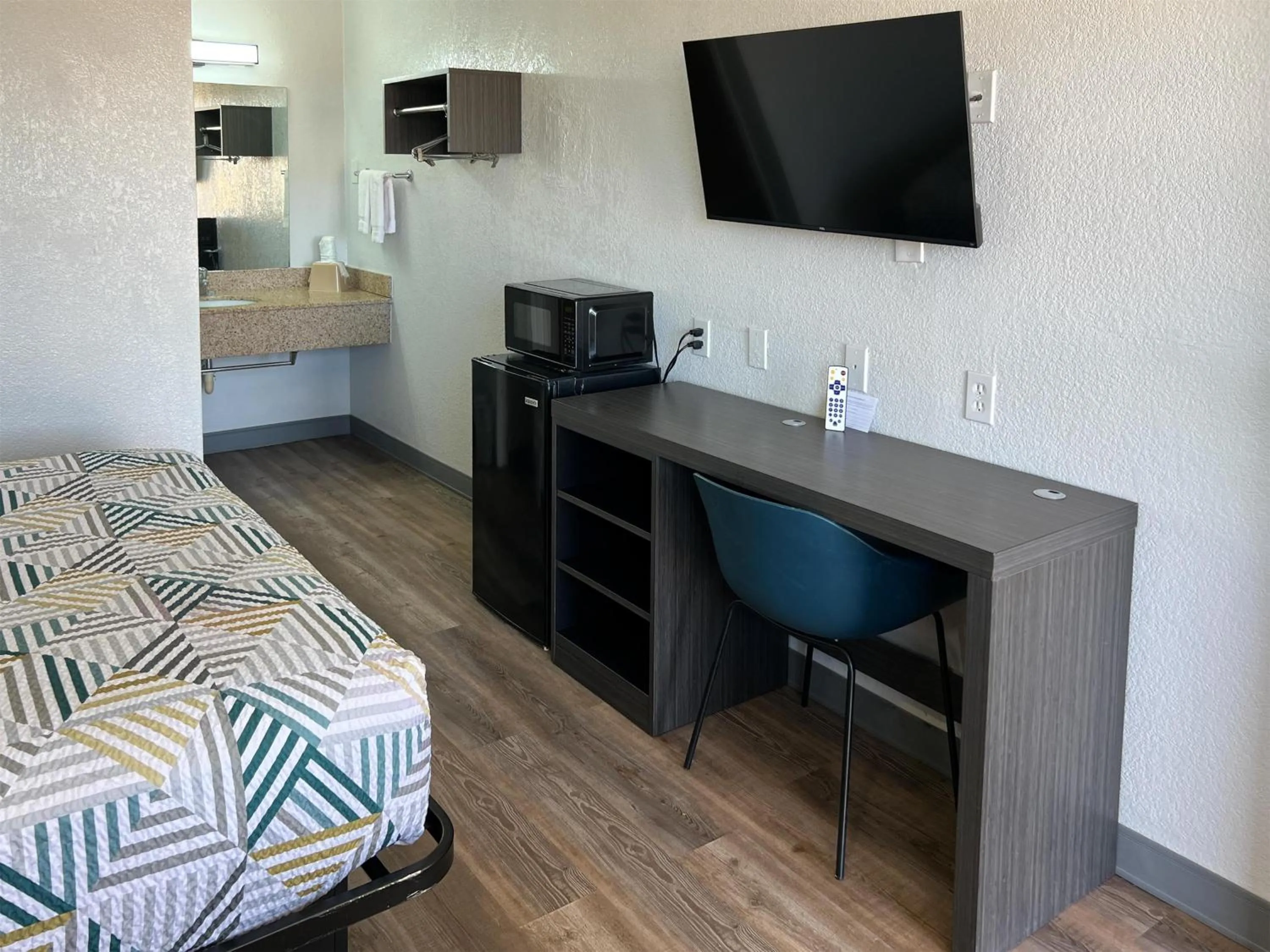 Bedroom, Bed in Motel 6-Odessa, TX