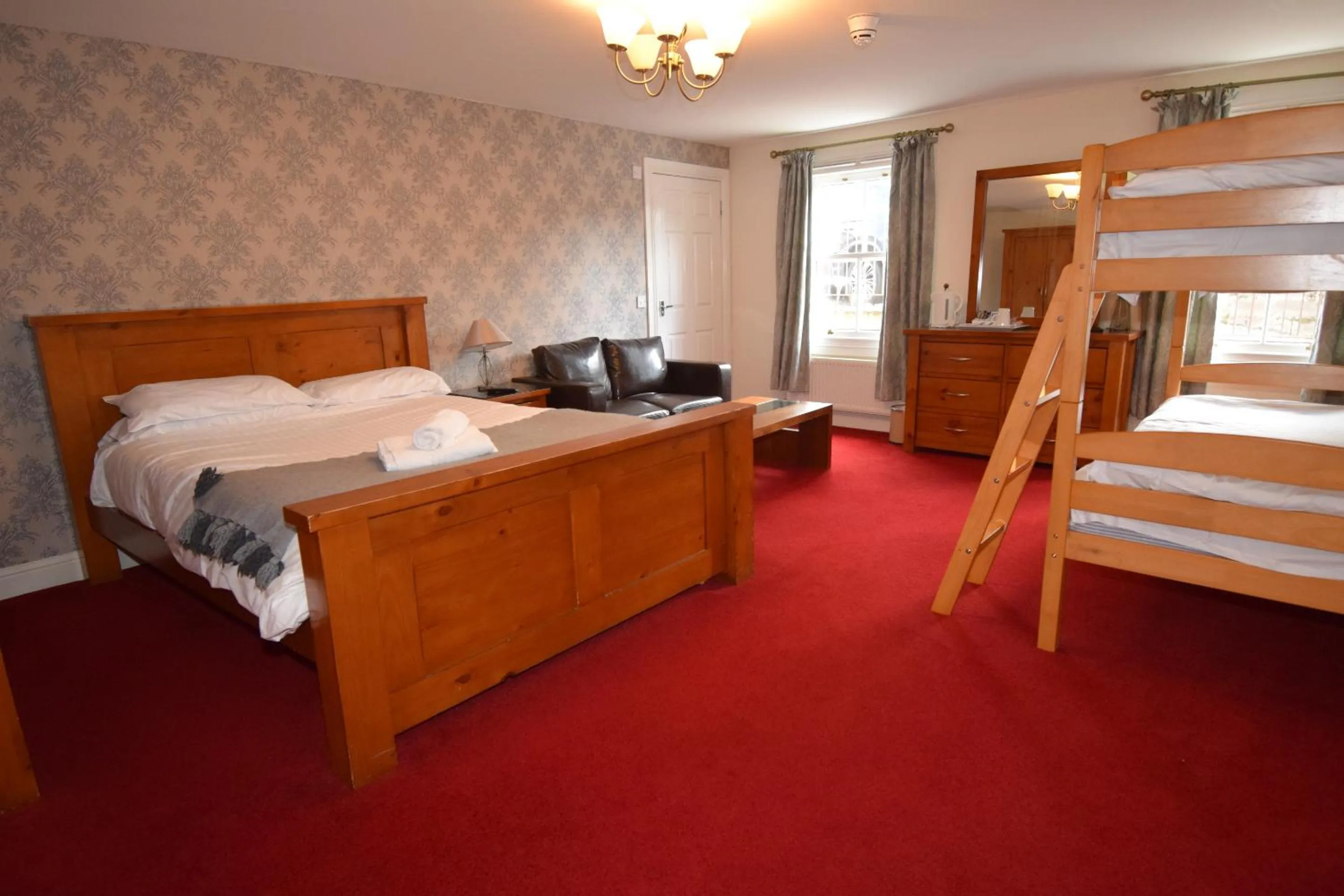 Bedroom, Bed in Elphinstone Hotel