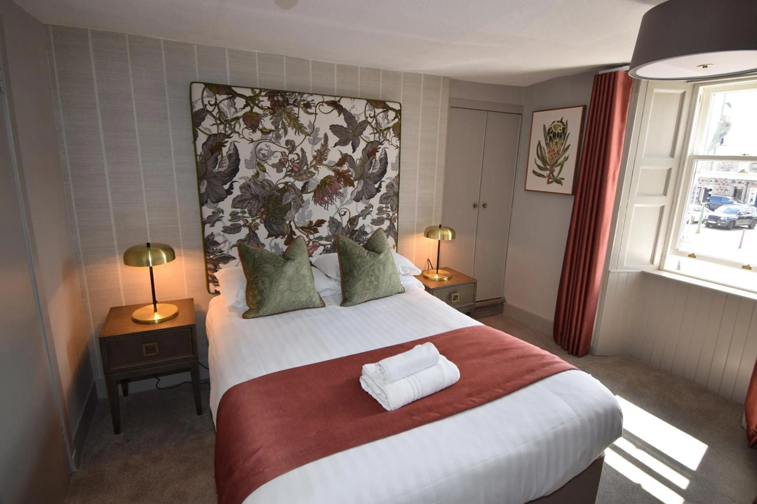 Bedroom, Bed in Elphinstone Hotel