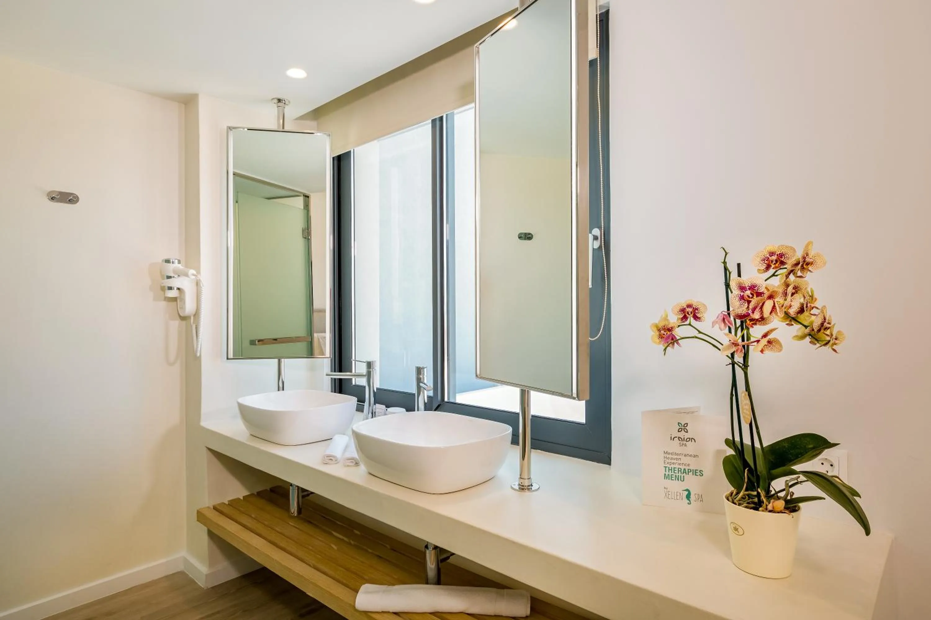 Bathroom in Samian Mare Hotel, Suites & Spa