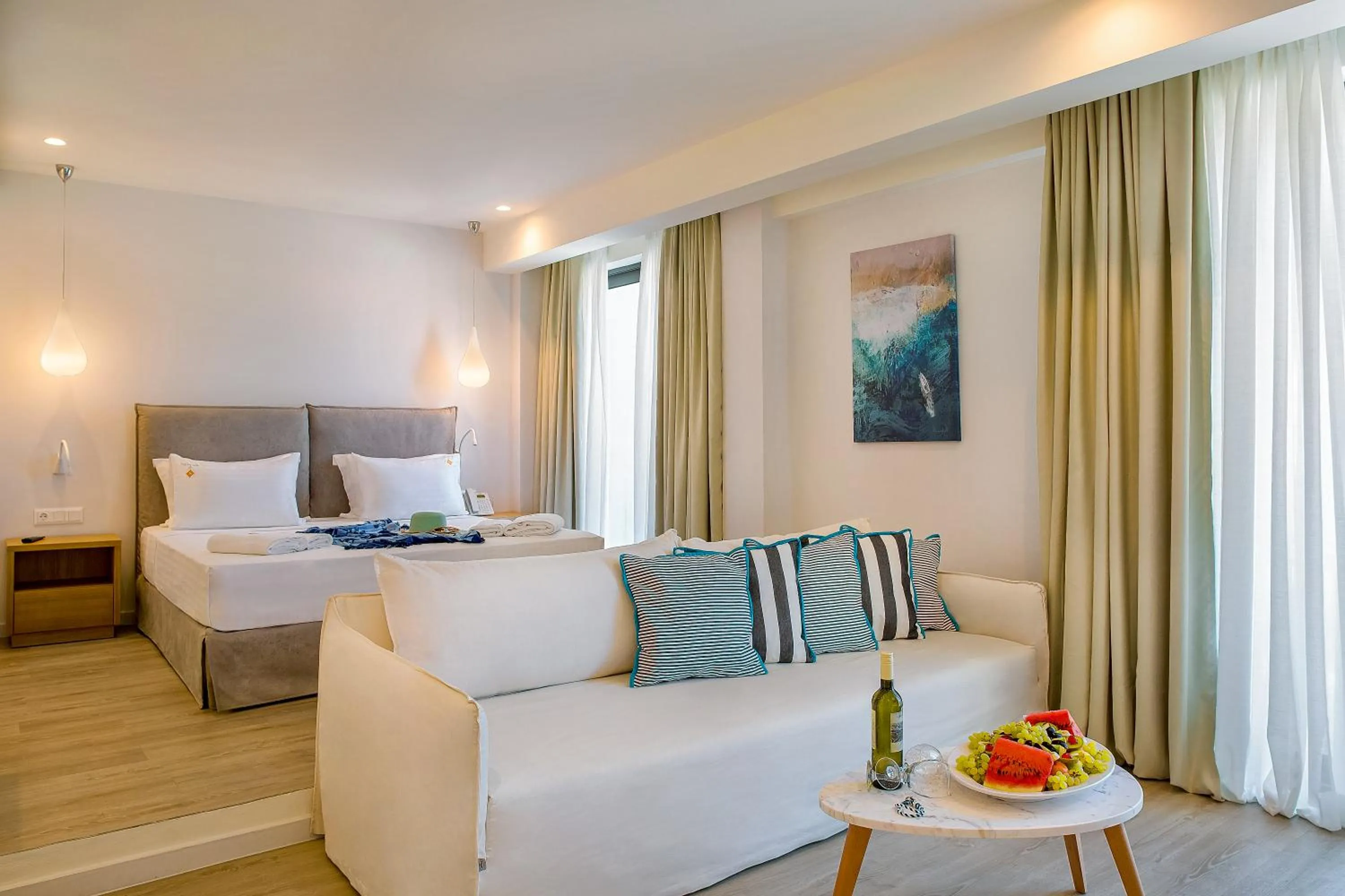 Photo of the whole room, Bed in Samian Mare Hotel, Suites & Spa