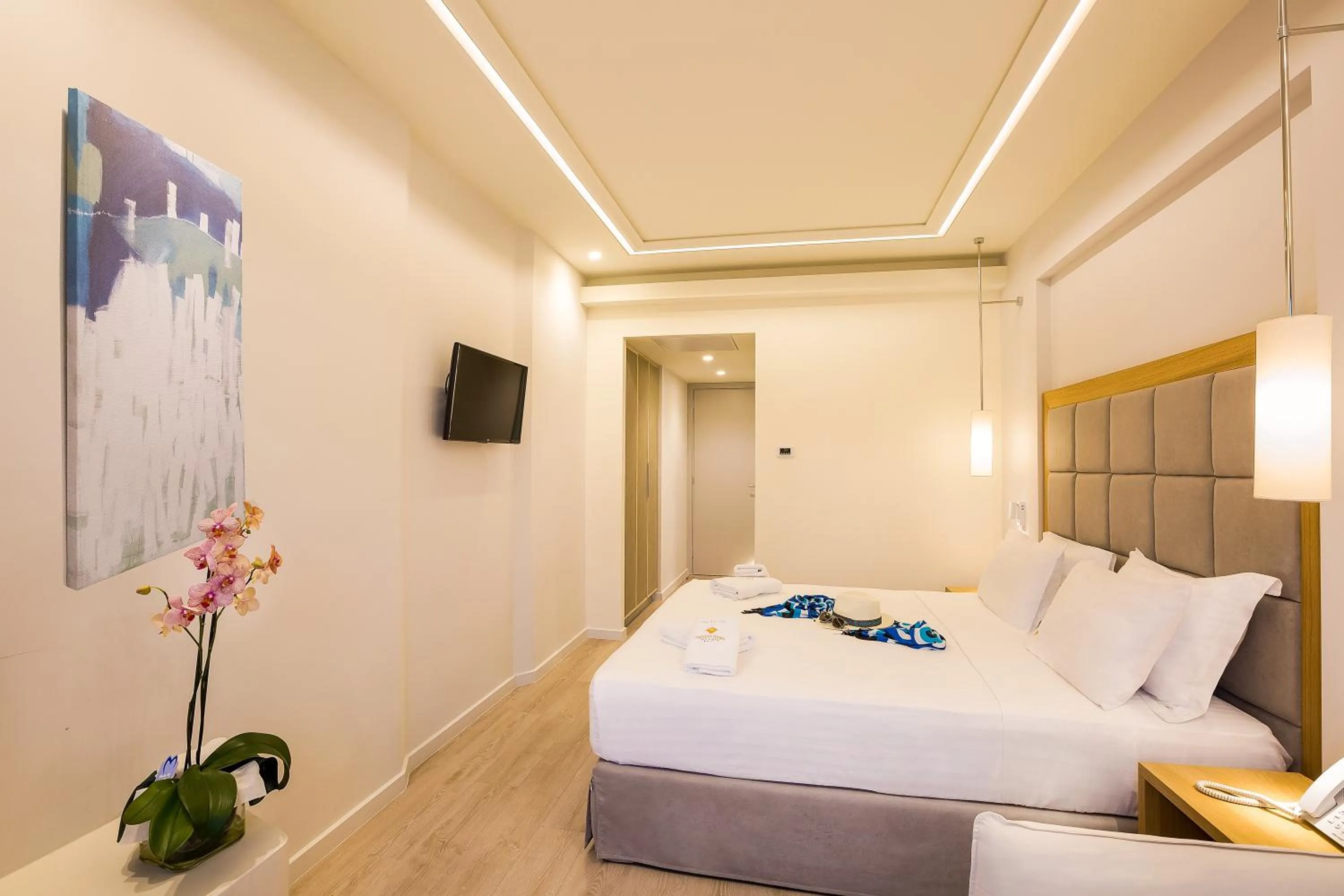 TV and multimedia, Bed in Samian Mare Hotel, Suites & Spa