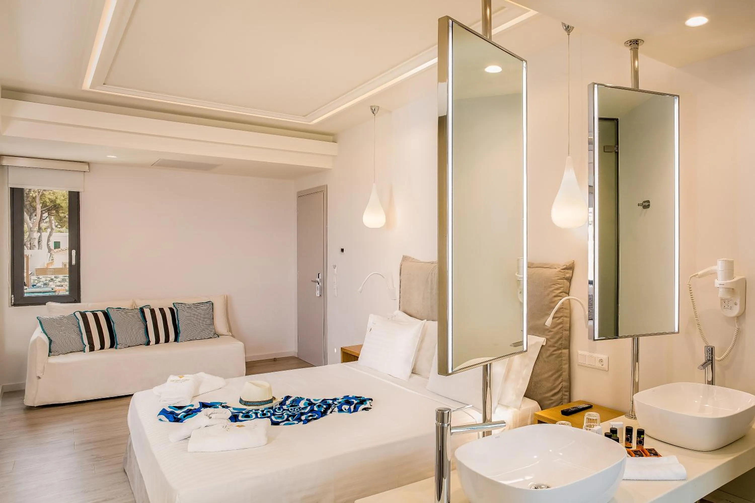 Bathroom in Samian Mare Hotel, Suites & Spa