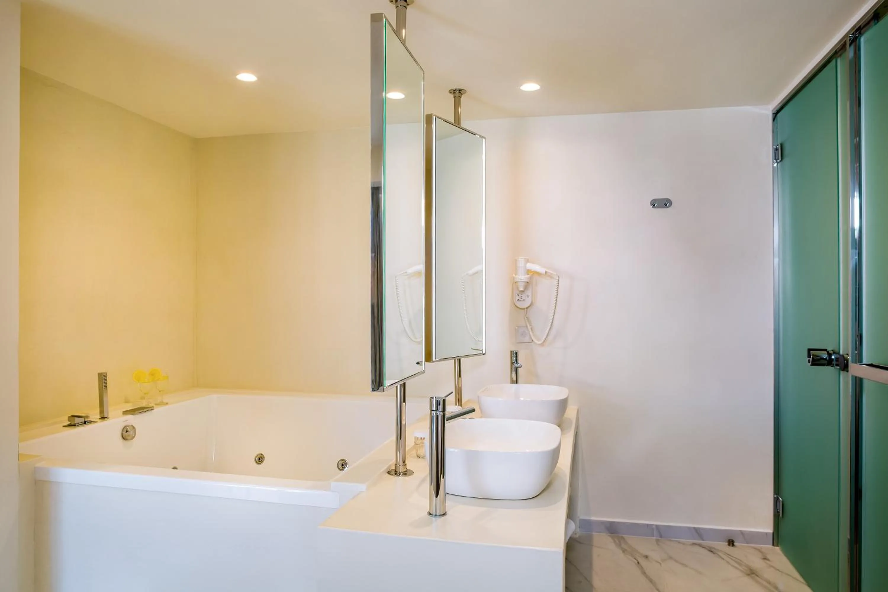 Shower in Samian Mare Hotel, Suites & Spa