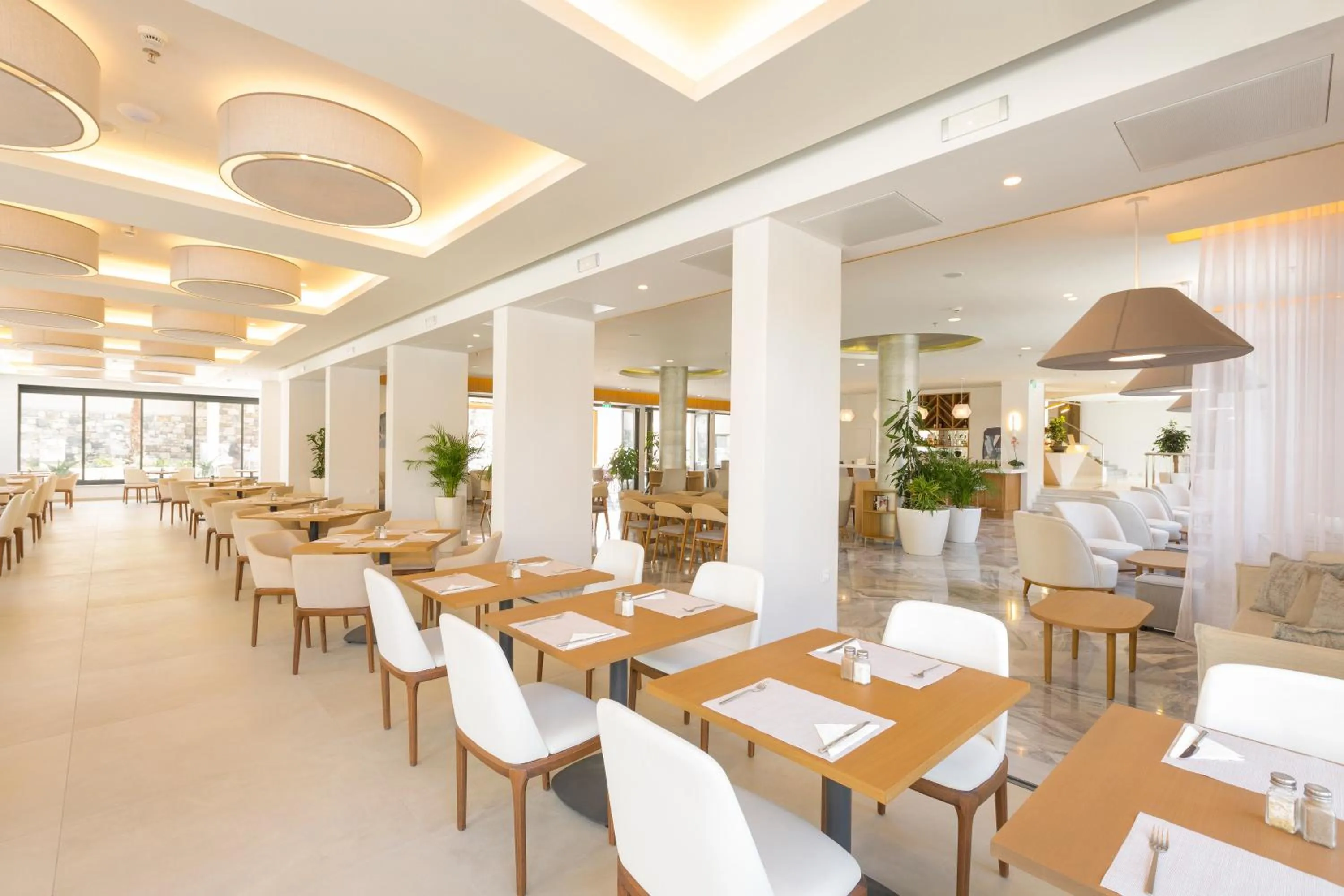 Restaurant/places to eat in Samian Mare Hotel, Suites & Spa