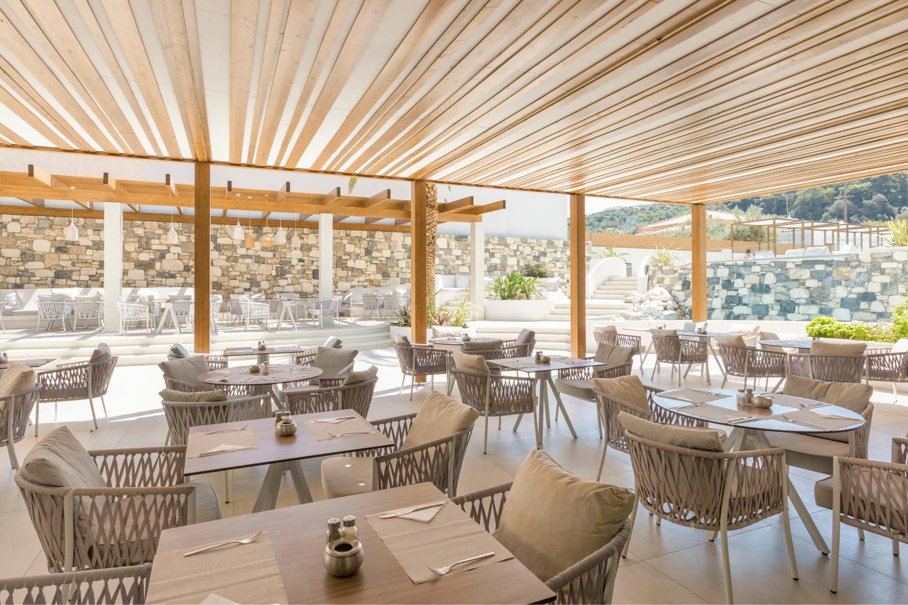 Restaurant/places to eat in Samian Mare Hotel, Suites & Spa