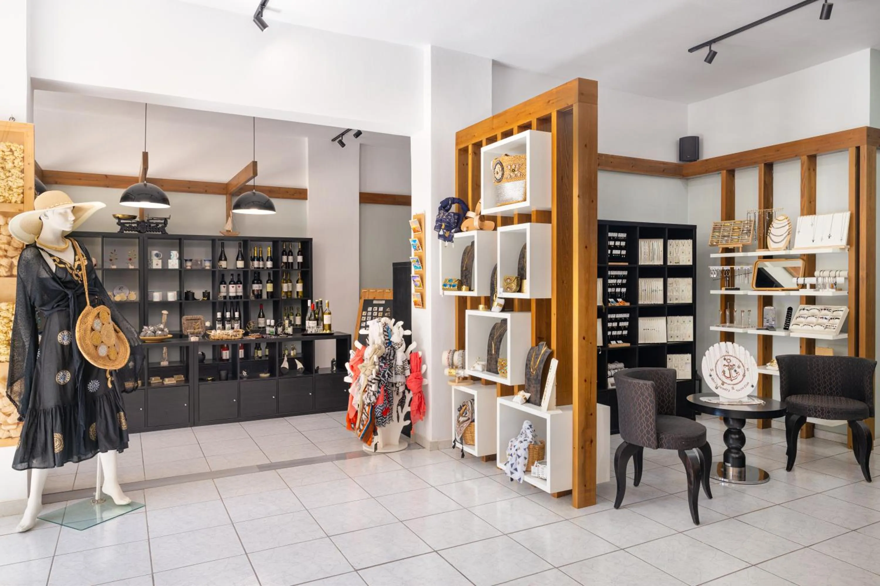 On-site shops in Samian Mare Hotel, Suites & Spa