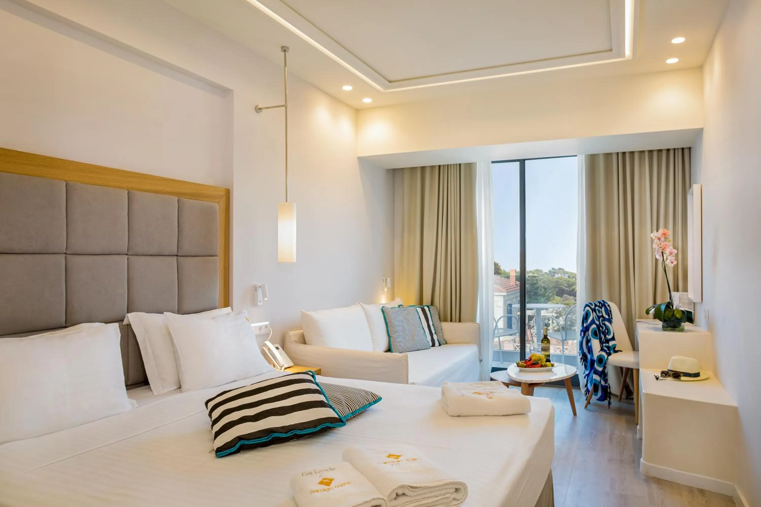 Balcony/Terrace, Bed in Samian Mare Hotel, Suites & Spa