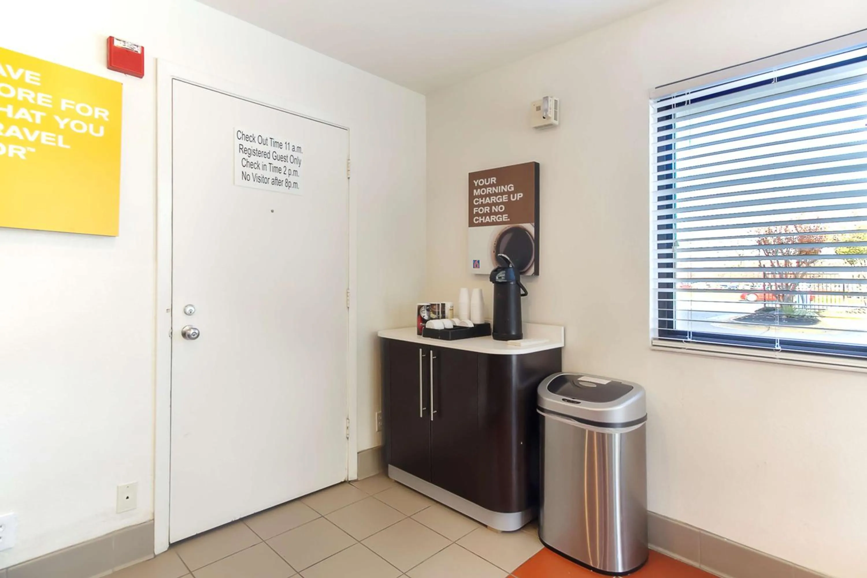 Lobby or reception in Motel 6 Capitol Heights, MD - Washington