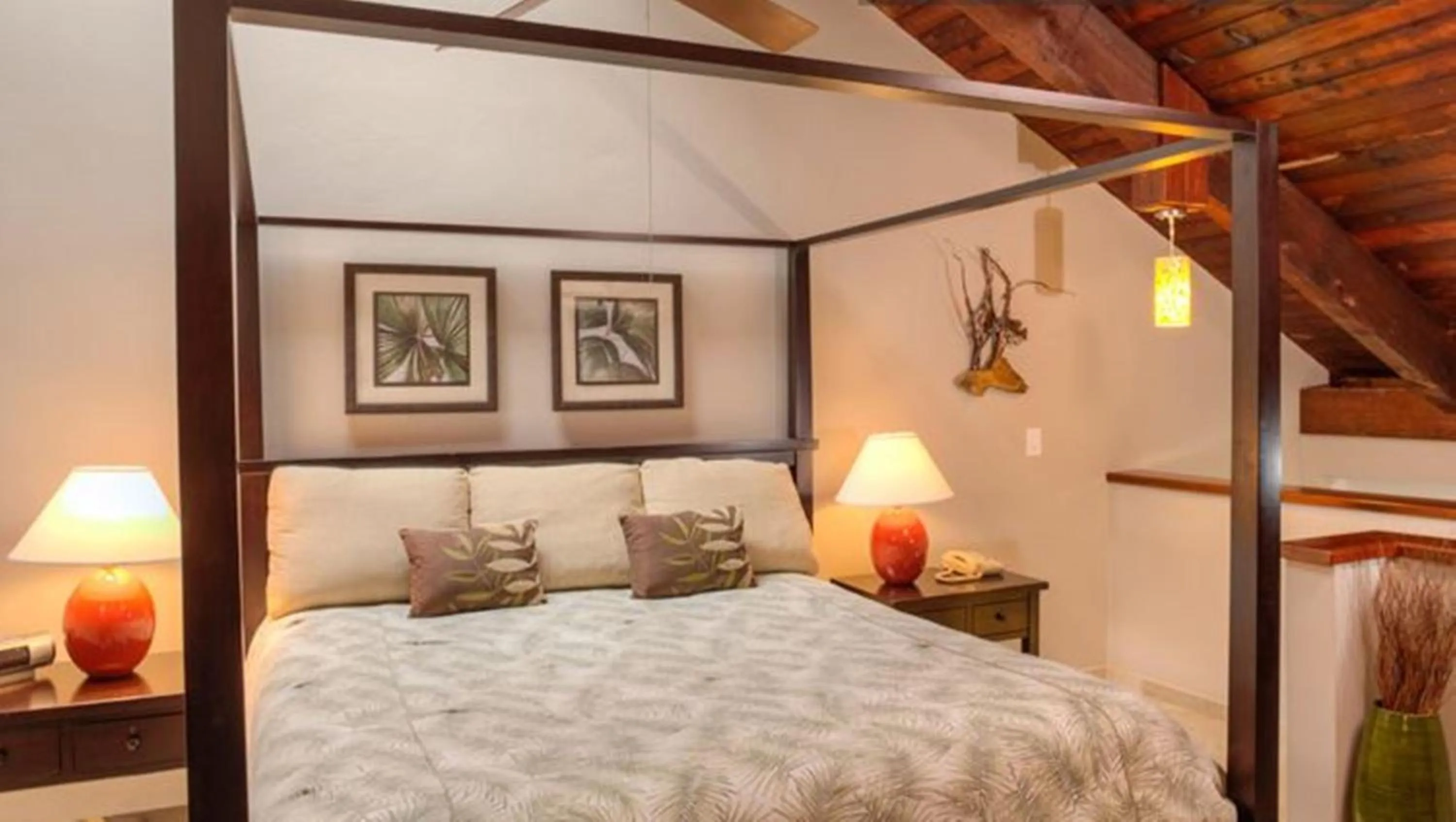 Bedroom, Bed in Gallows Point Resort