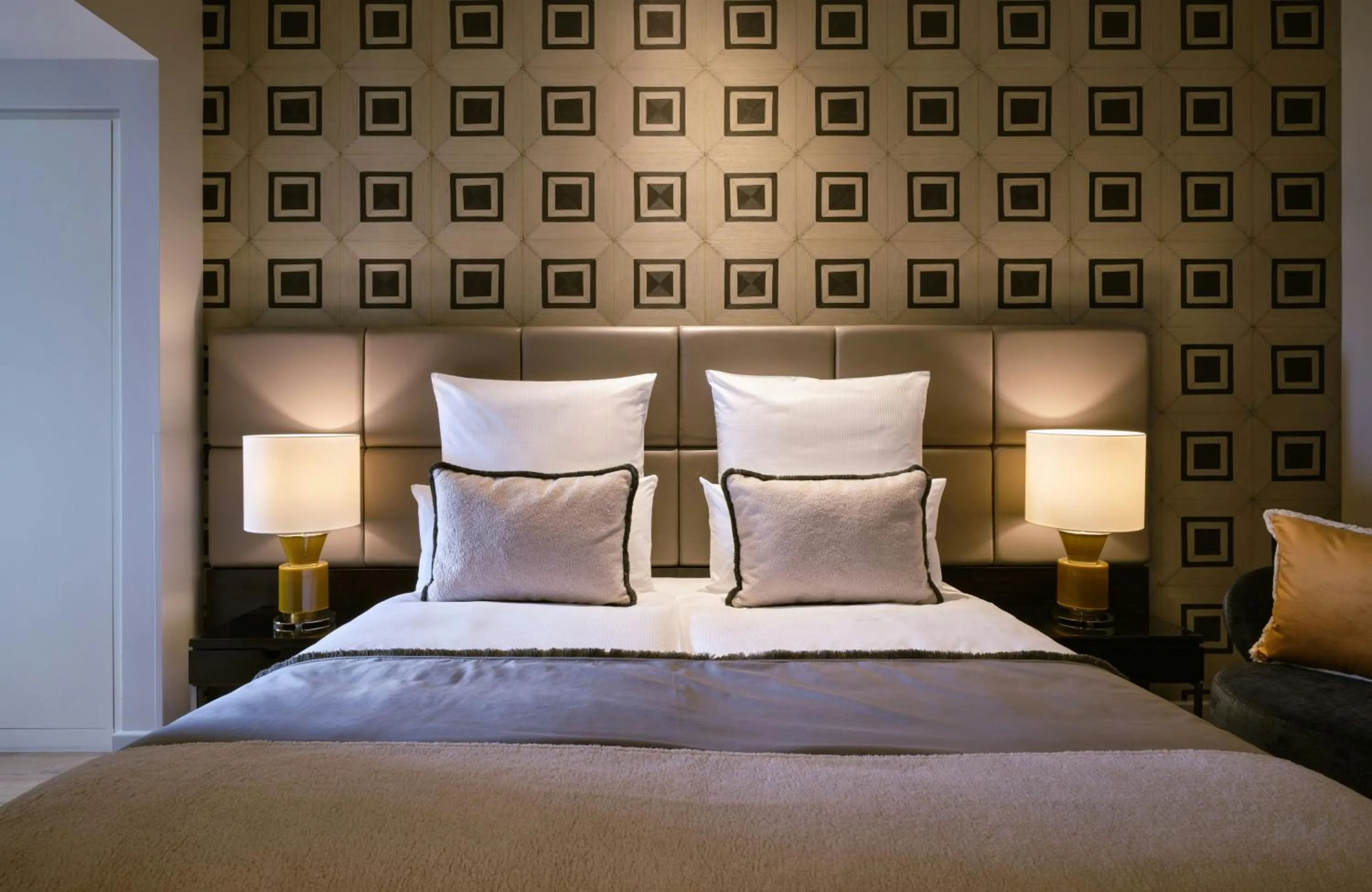 Photo of the whole room, Bed in The Posthouse Berlin Potsdamer Platz- Leonardo Limited Edition