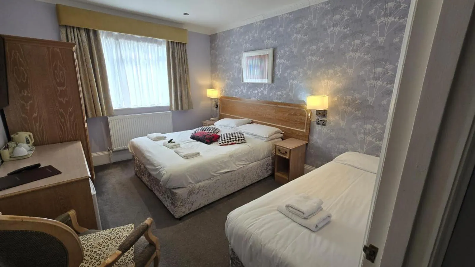 Coffee/tea facilities, Bed in Admiral Hotel at Park Avenue