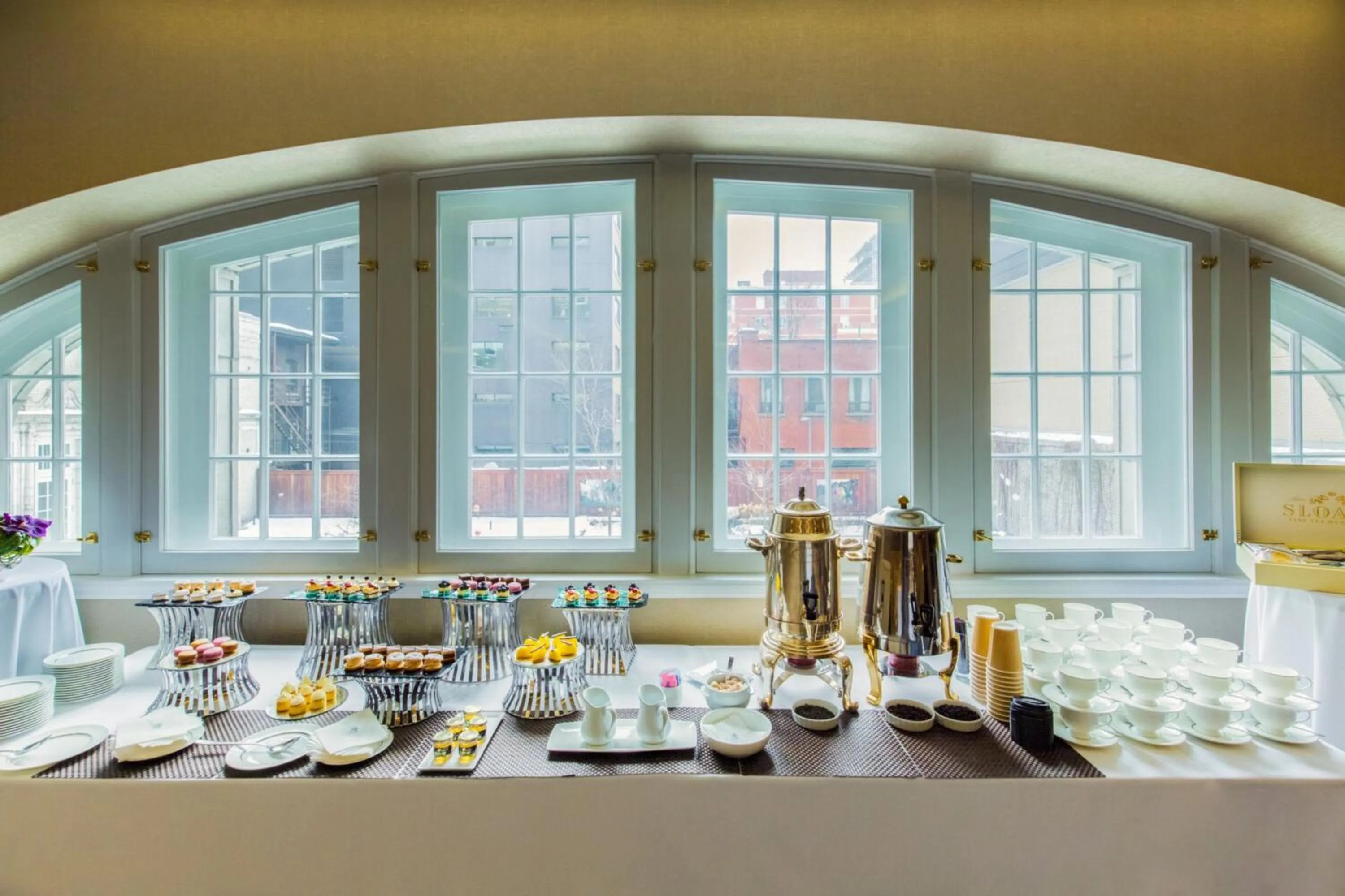 Restaurant/places to eat in The Ritz-Carlton, Montreal