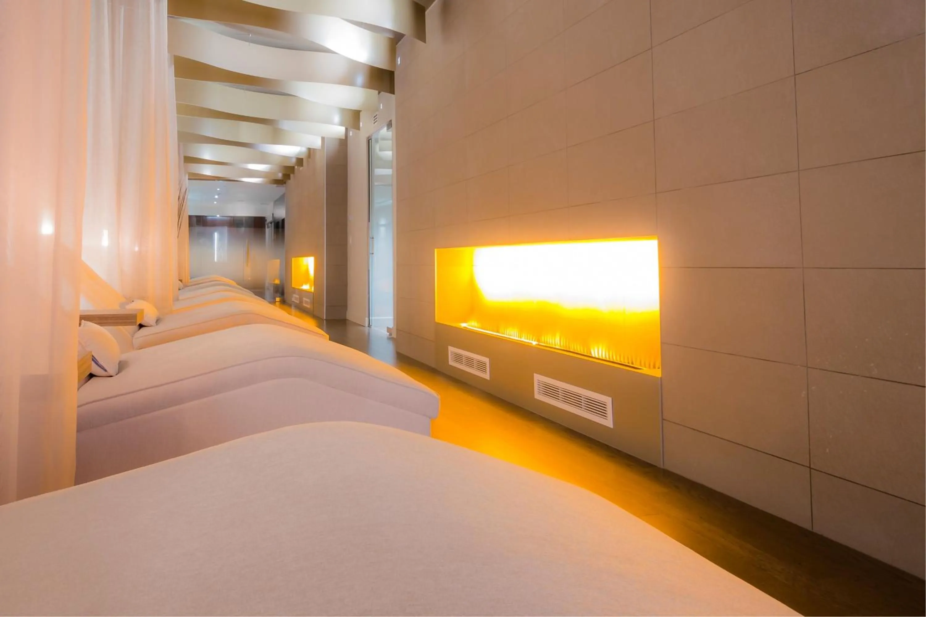 Spa and wellness centre/facilities, Bed in The Ritz-Carlton, Montreal