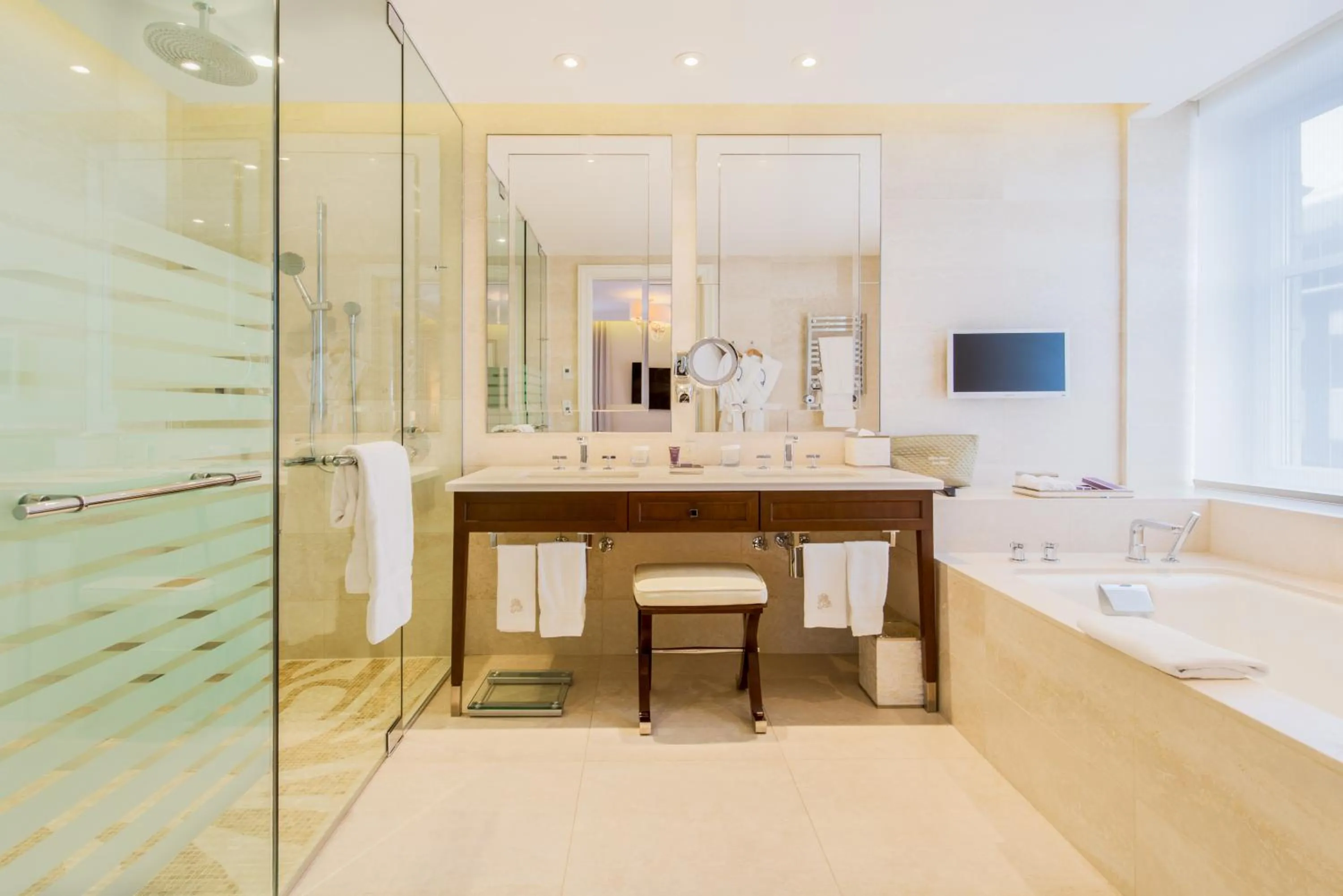 Bathroom, Bed in The Ritz-Carlton, Montreal