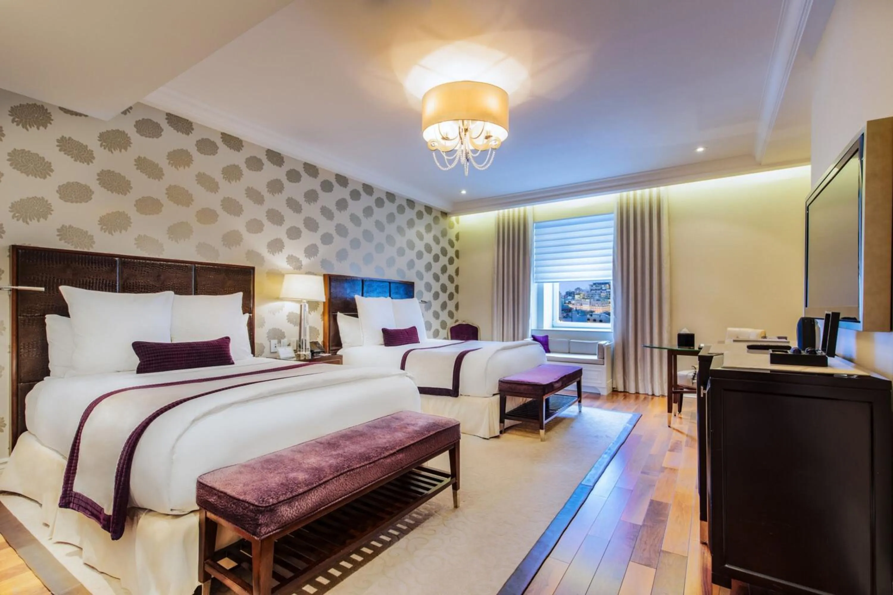 Photo of the whole room, Bed in The Ritz-Carlton, Montreal