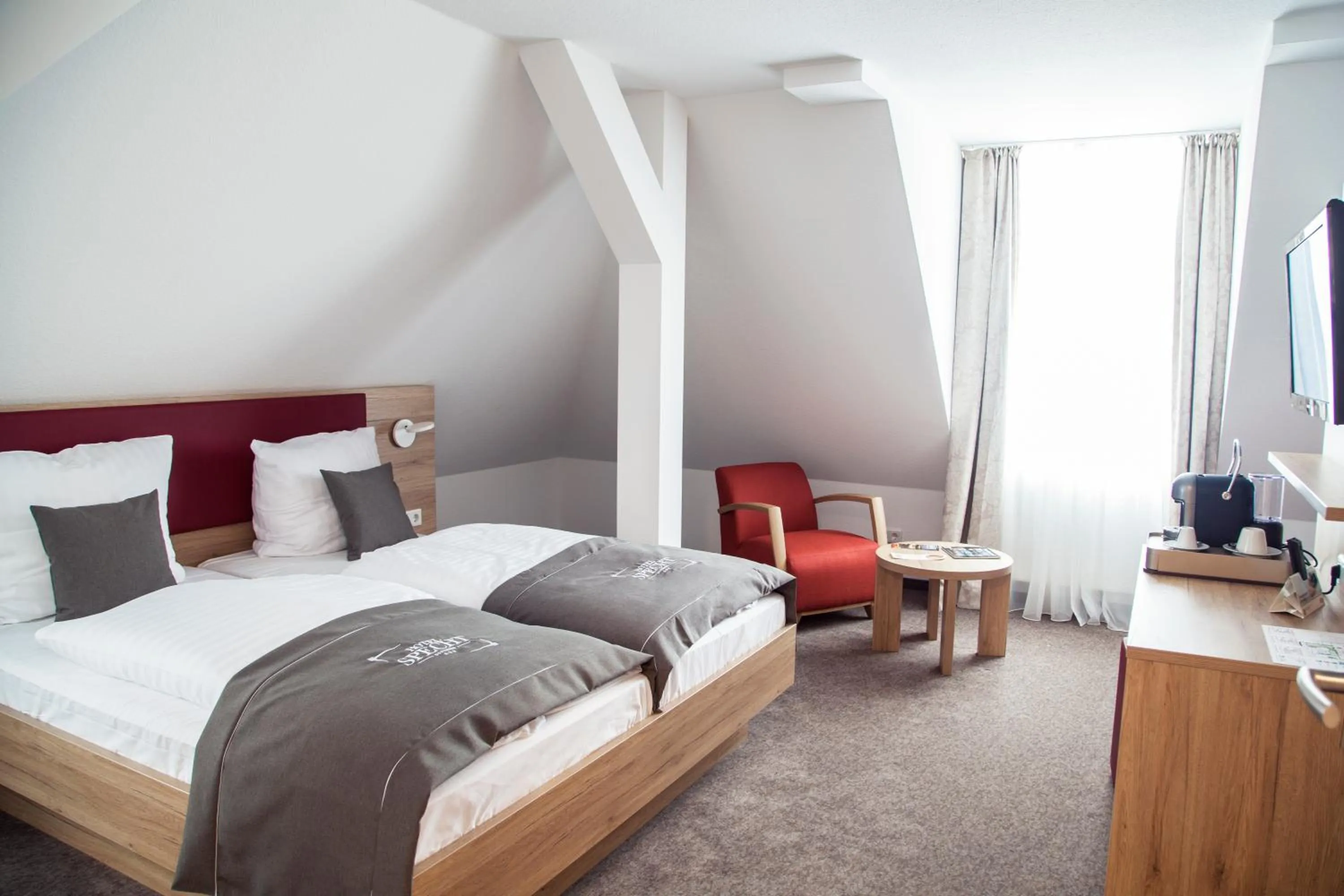 Photo of the whole room, Bed in Hotel Specht by Trotmannia