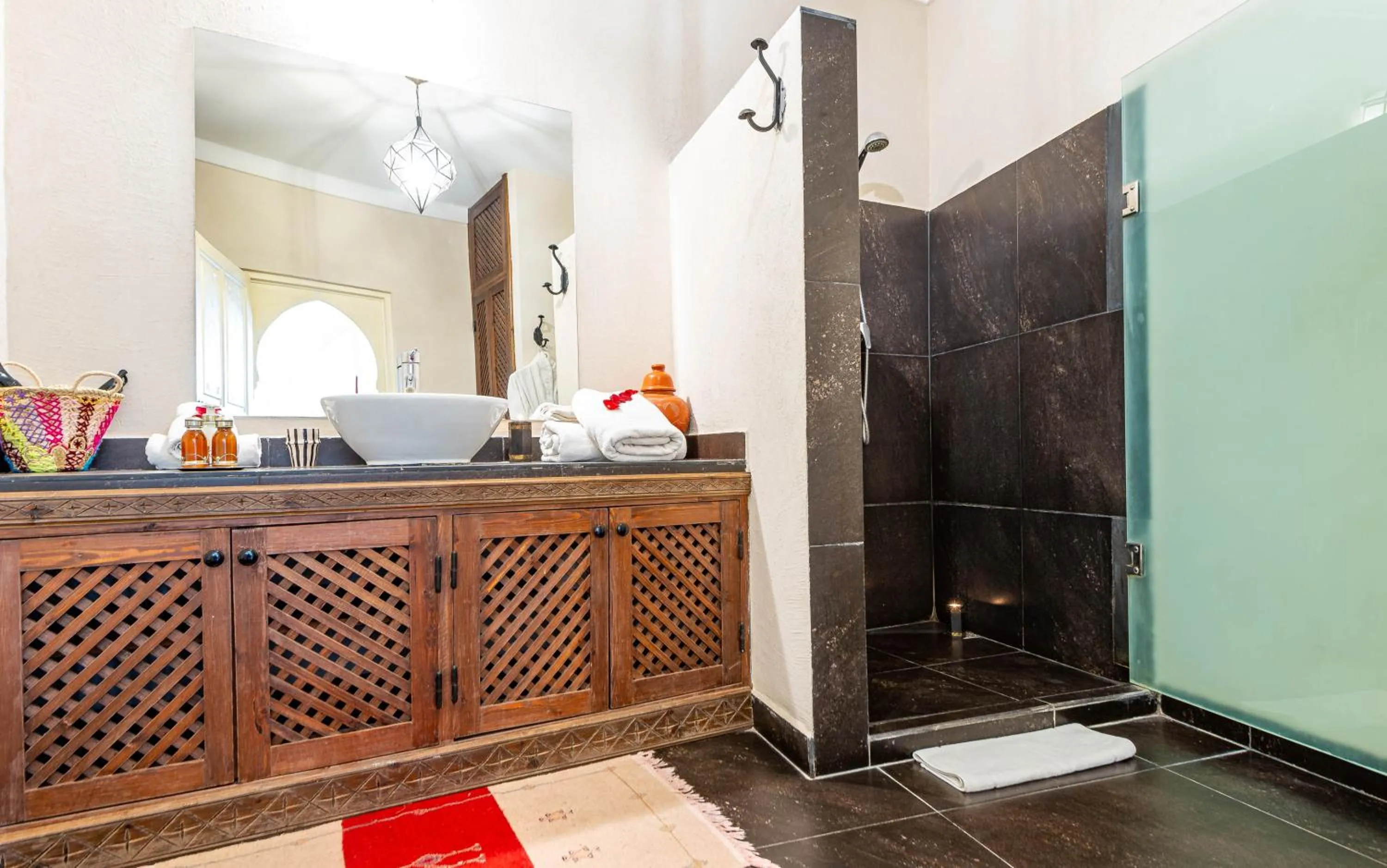 Bathroom in Riad L'orange Bleue