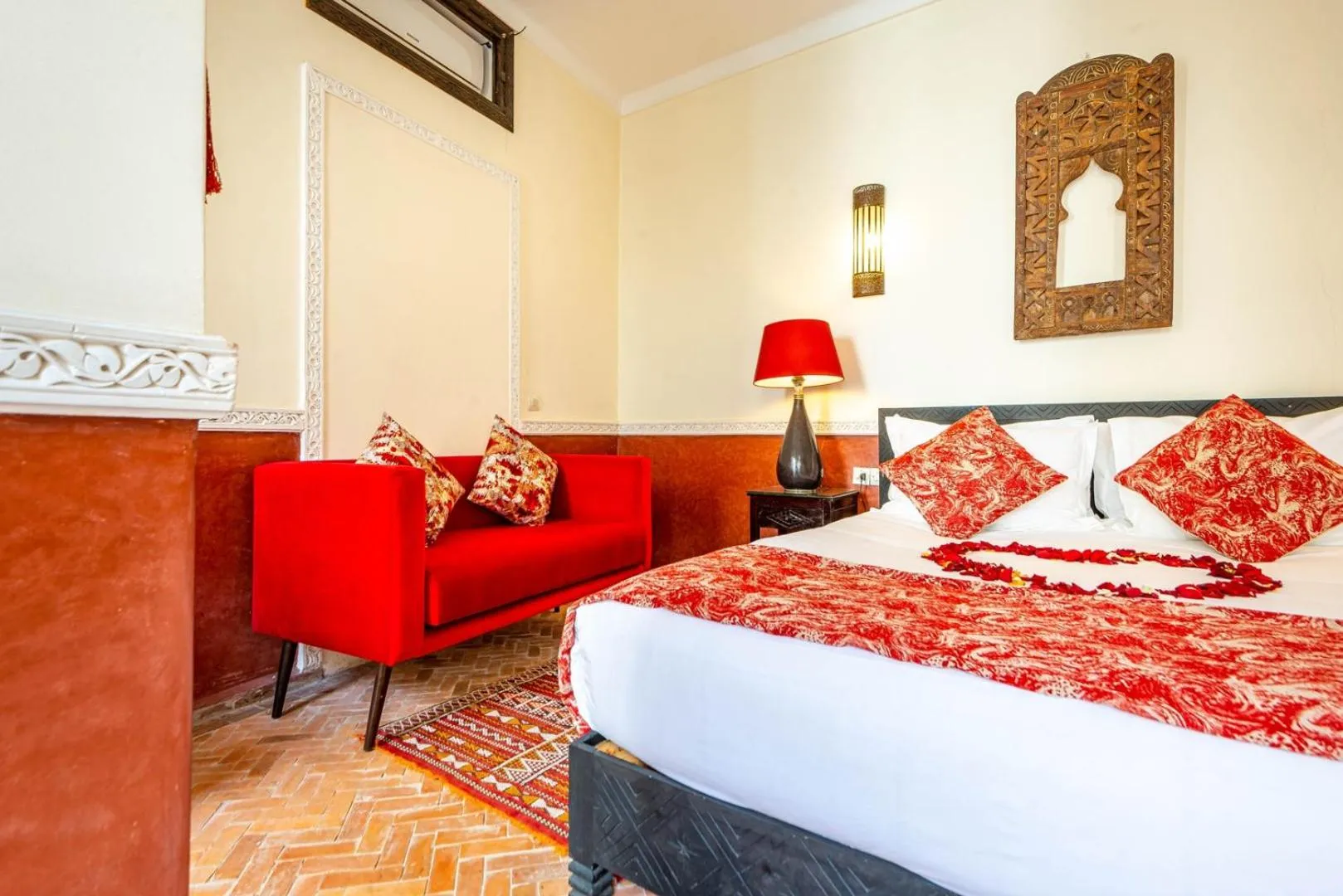 Seating area, Bed in Riad L'orange Bleue