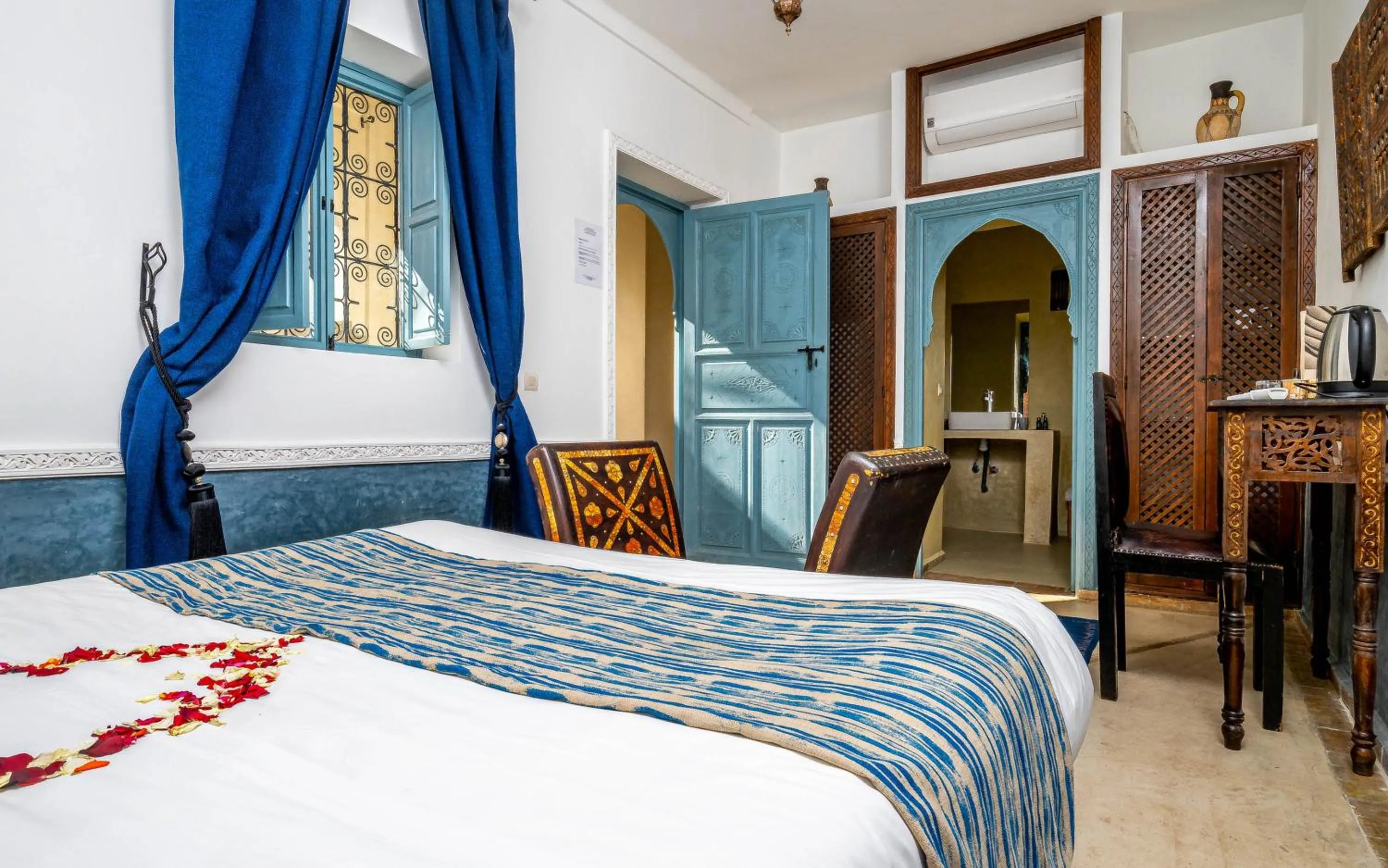 Bed in Riad L'orange Bleue