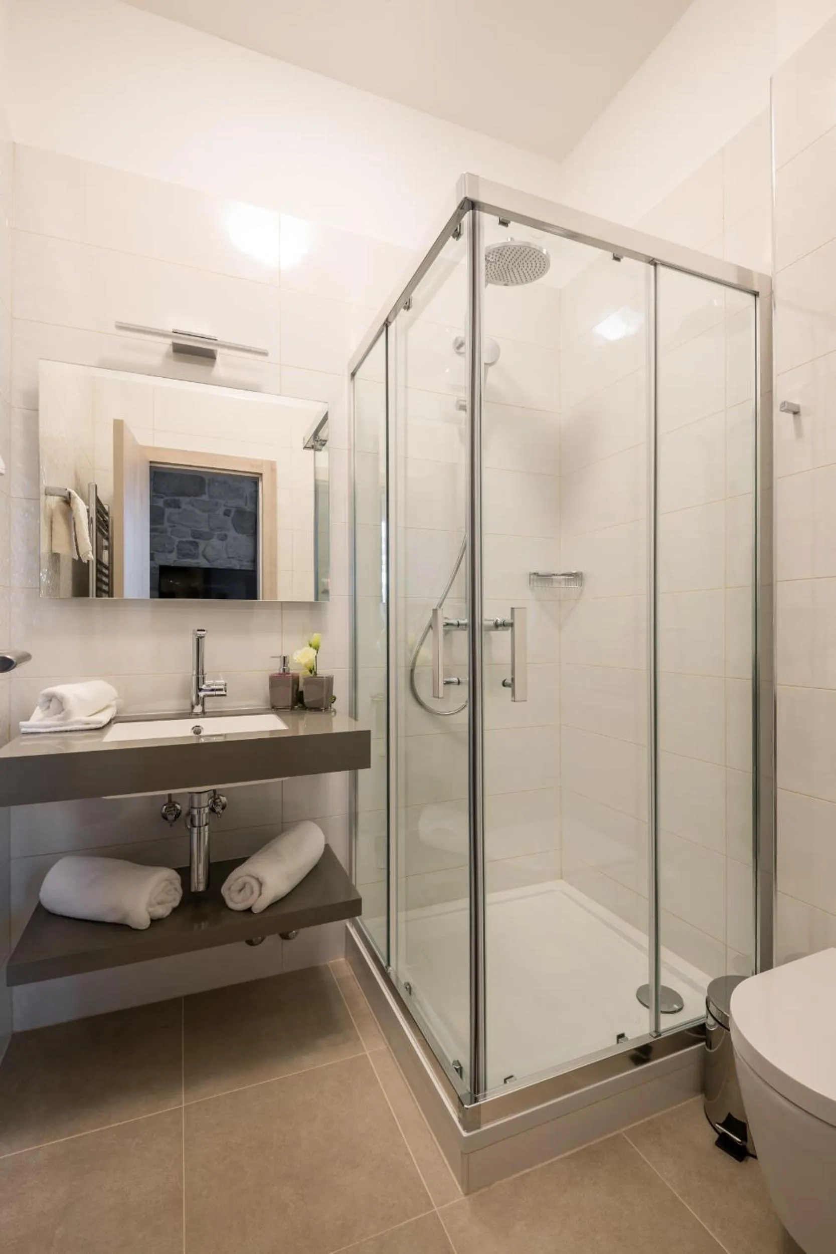 Shower in Boutique B&B Villa Faggioni