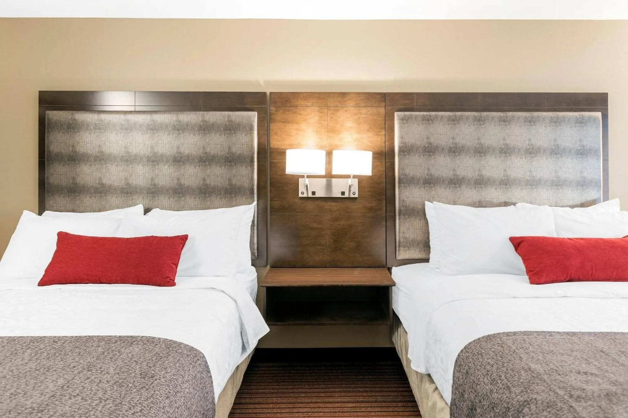 Bed in Country Inn & Suites by Radisson, Grandville-Grand Rapids West, MI