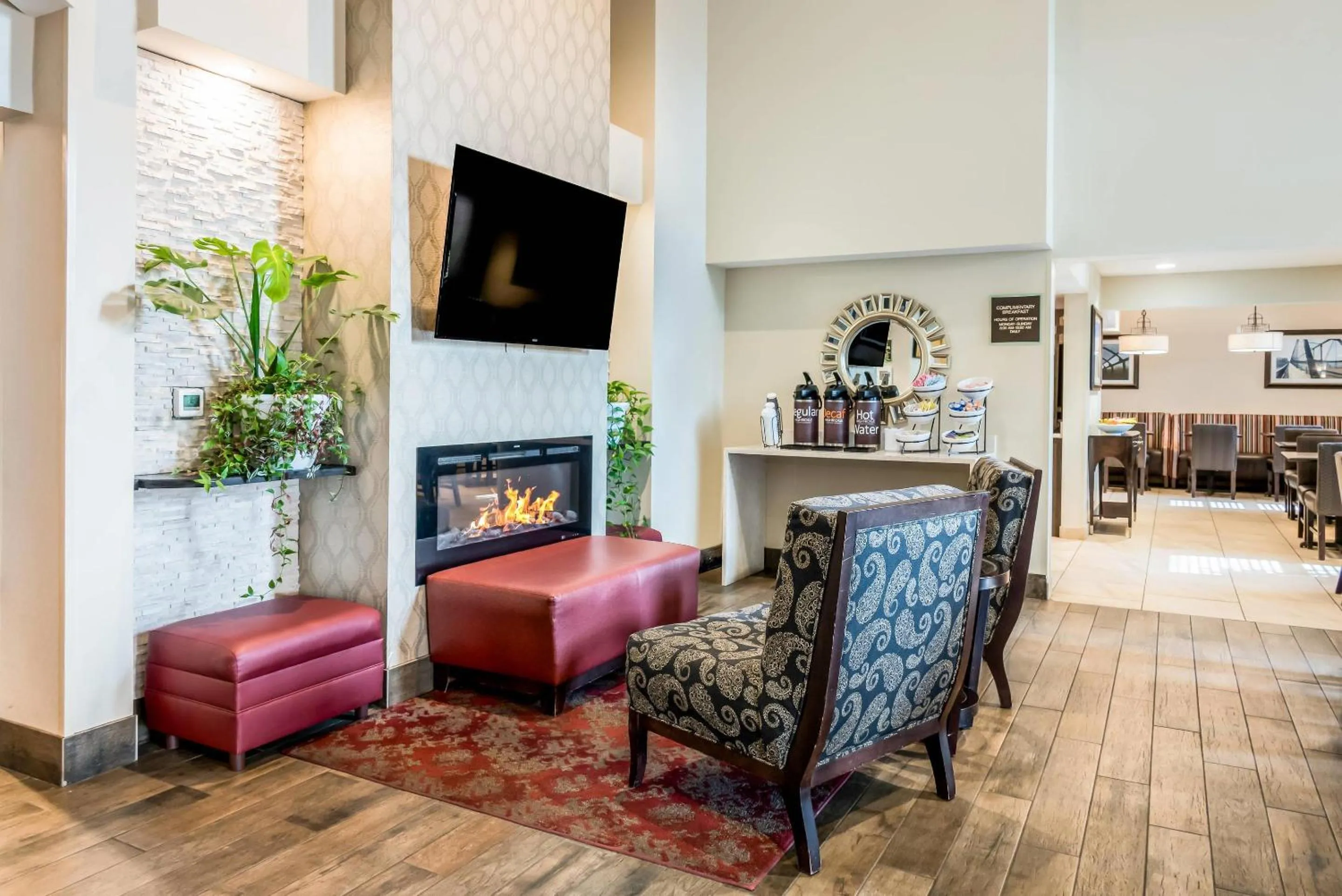 Lobby or reception in Country Inn & Suites by Radisson, Grandville-Grand Rapids West, MI