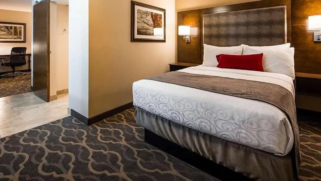 Bed in Country Inn & Suites by Radisson, Grandville-Grand Rapids West, MI